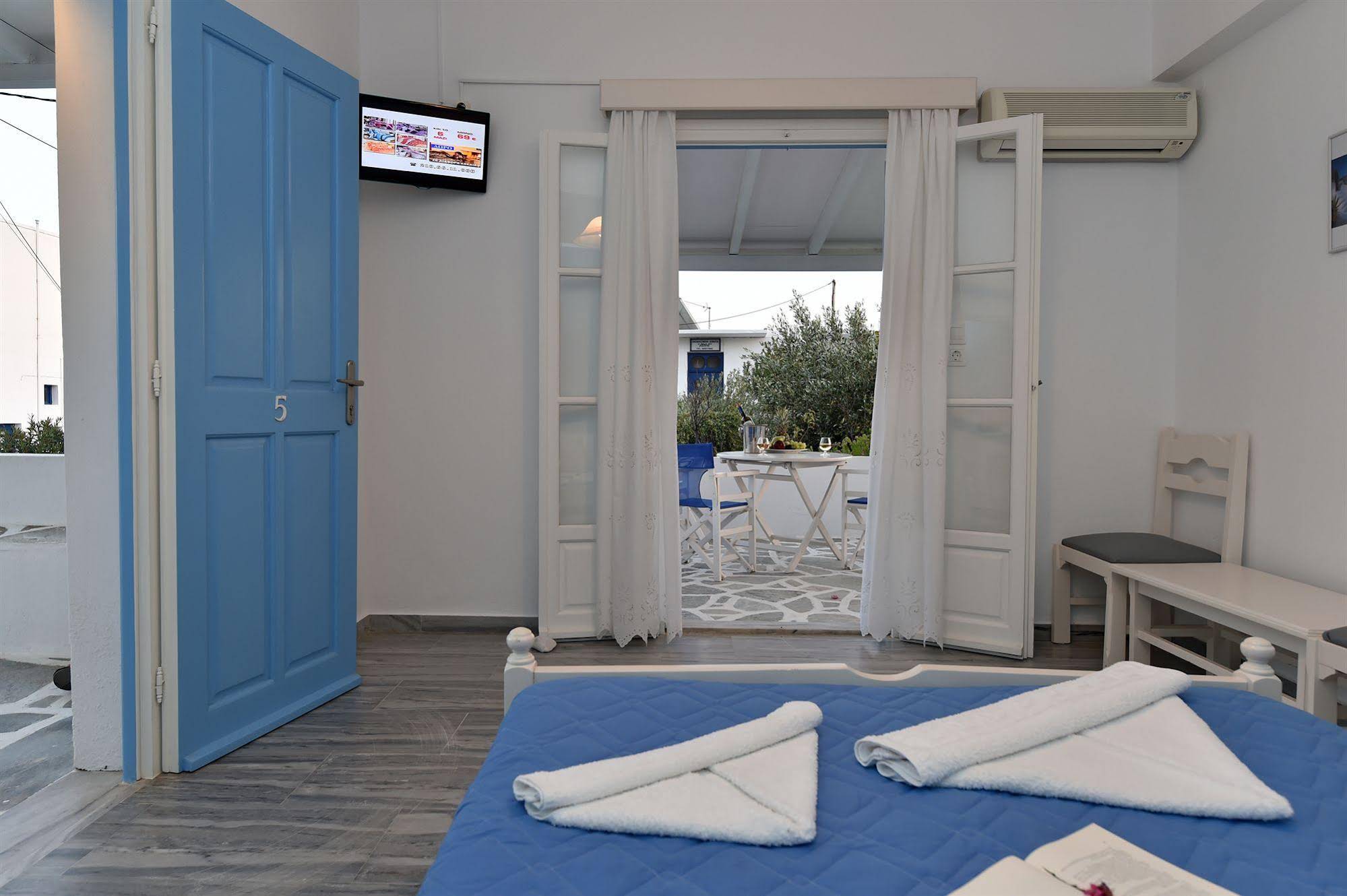 Tarsa Seaside Studios & Apartments