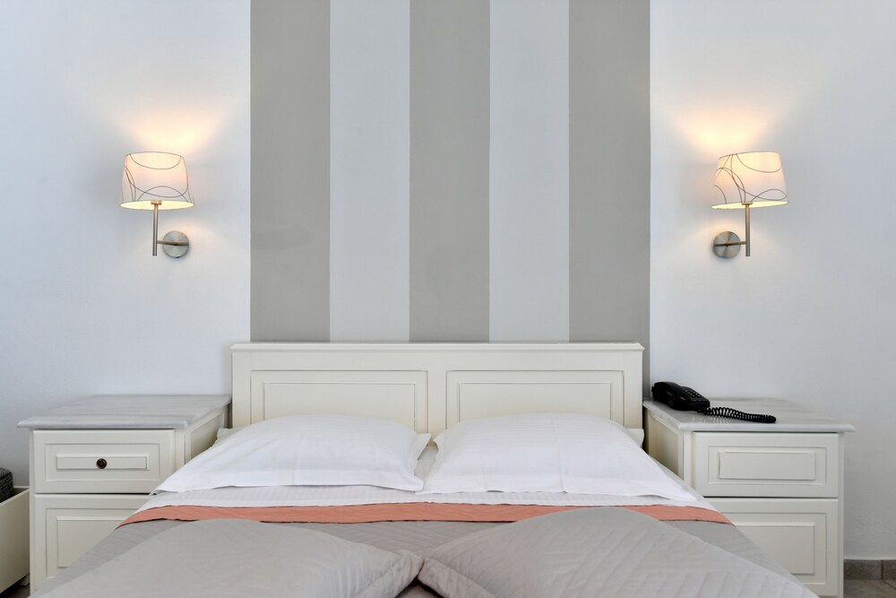 Kosmitis Suites & Villas