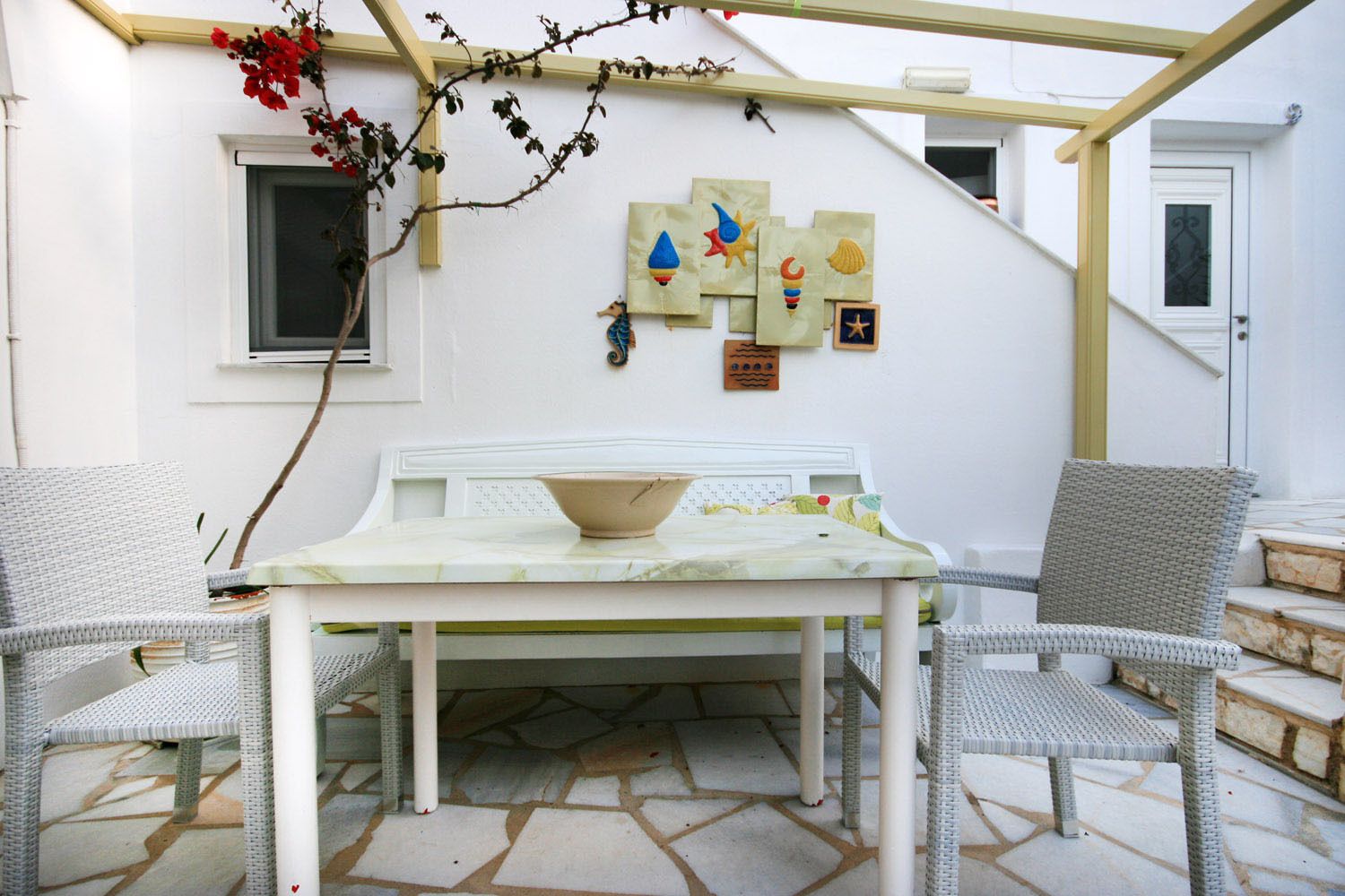 Leonardos Apartments