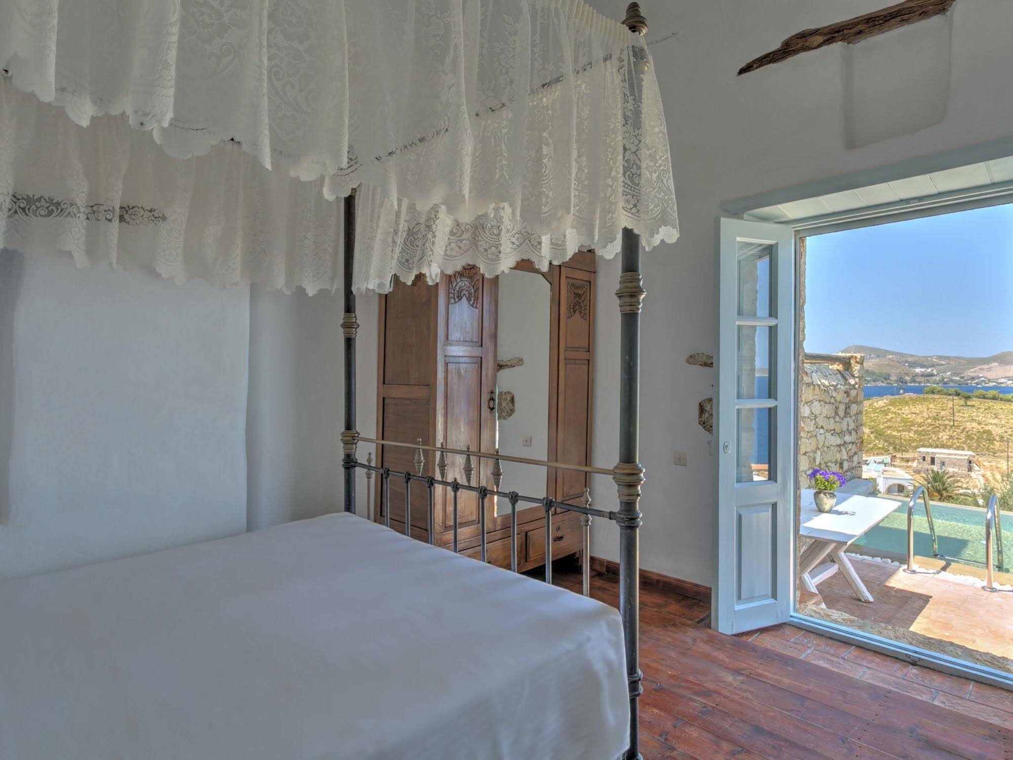 Eirini s Luxury Villas Hotel