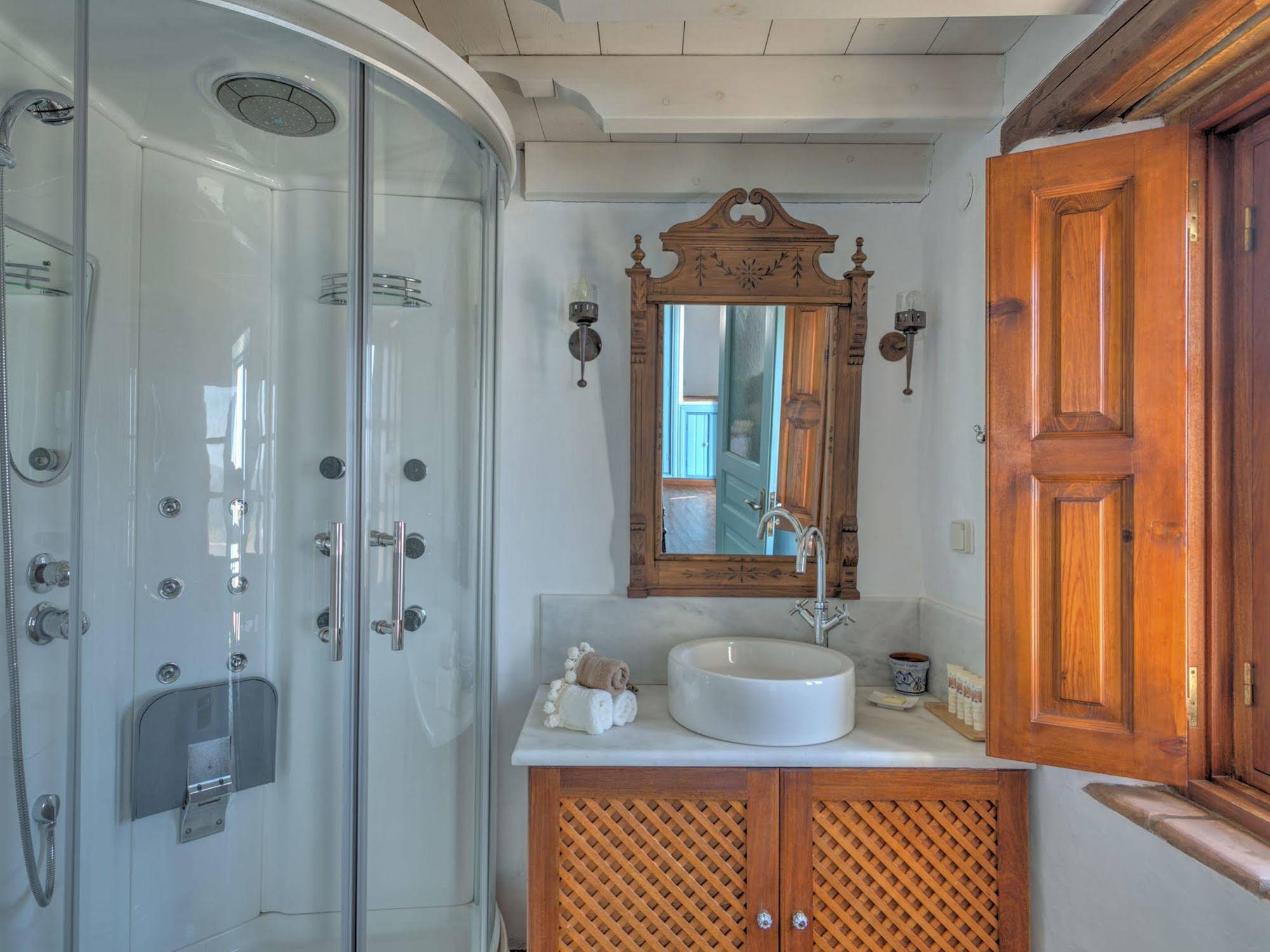 Eirini s Luxury Villas Hotel