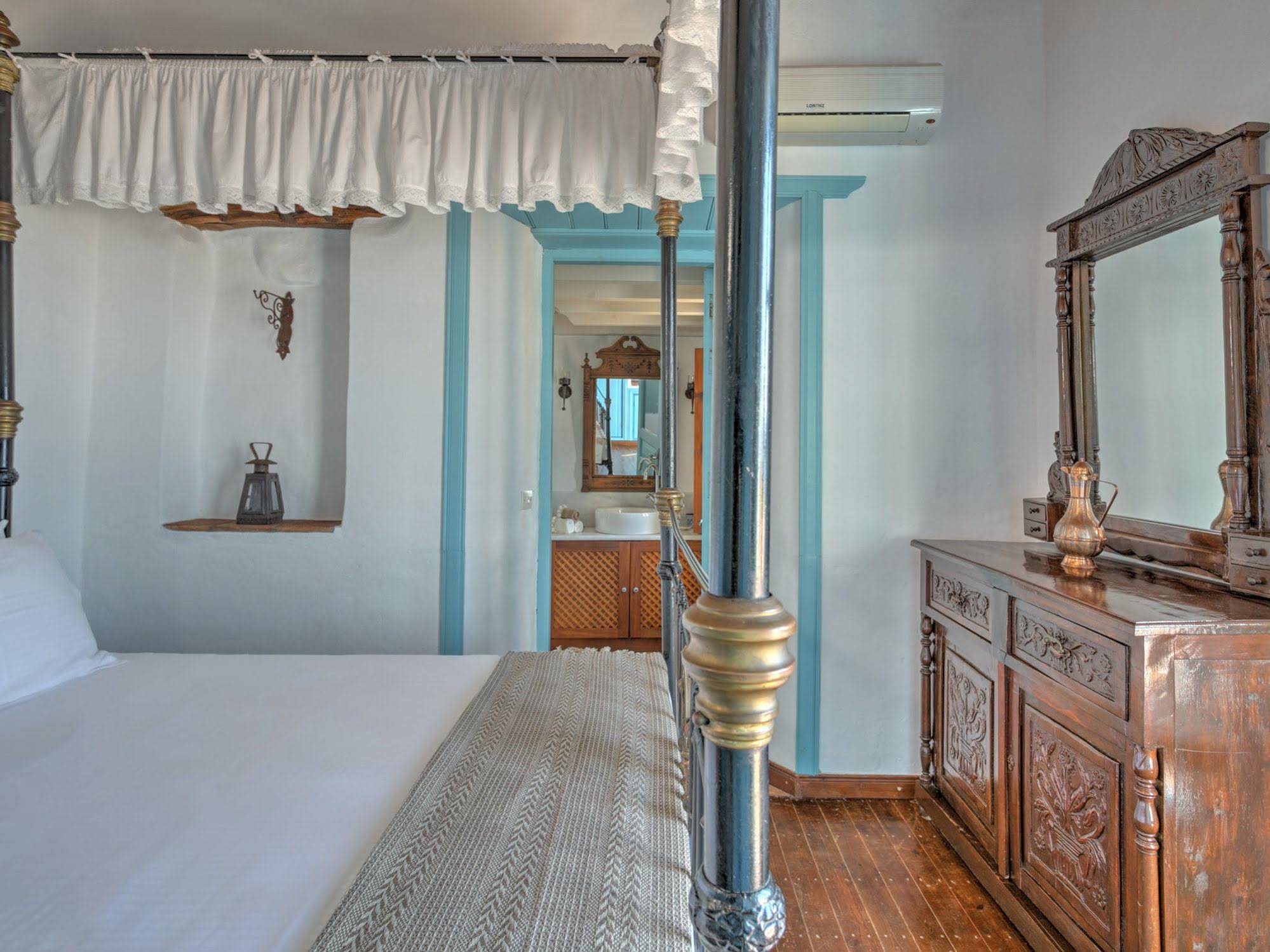 Eirini s Luxury Villas Hotel