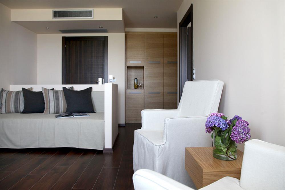 Theta Hotel