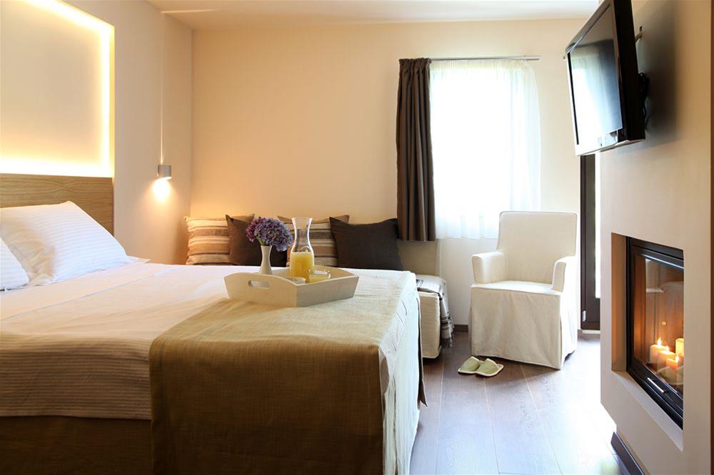 Theta Hotel
