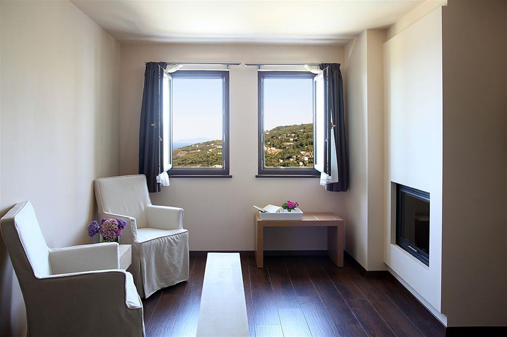 Theta Hotel