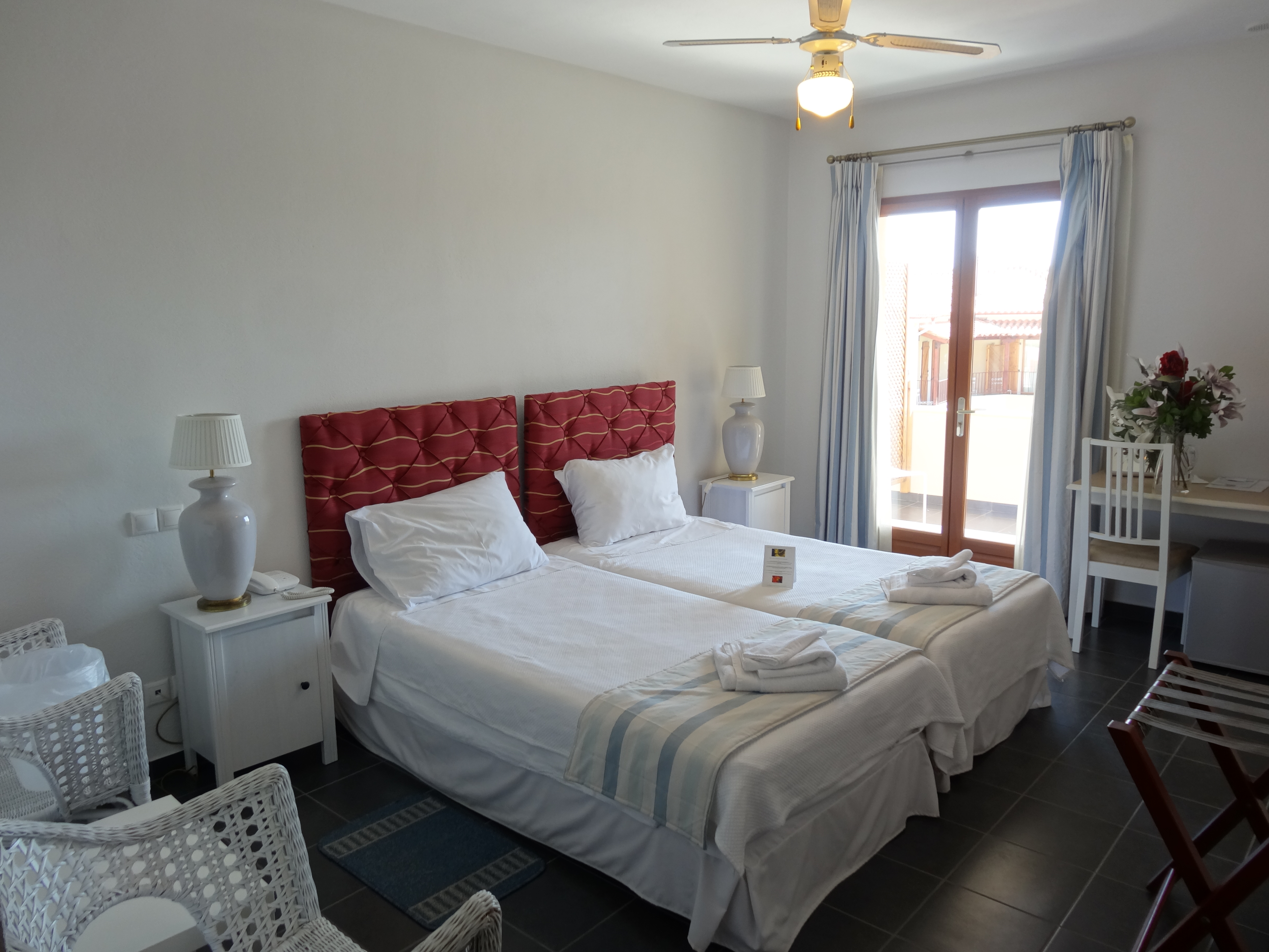 Lagou Raxi Country Hotel