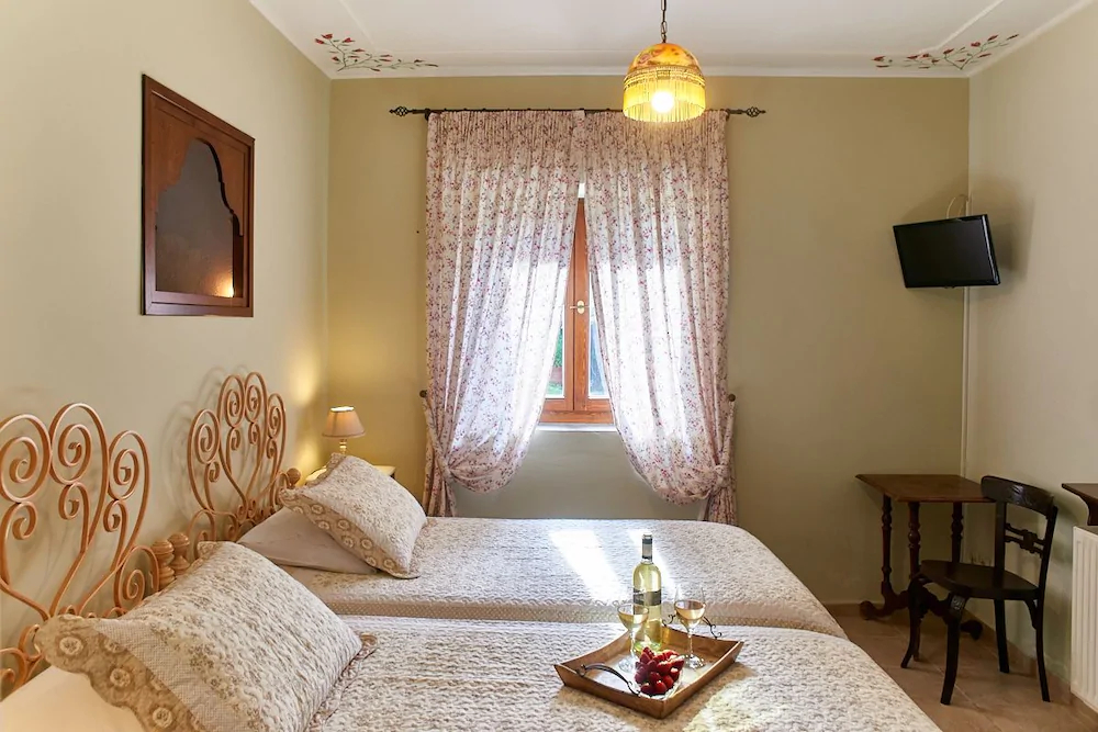 Country Hotel Triantafillies