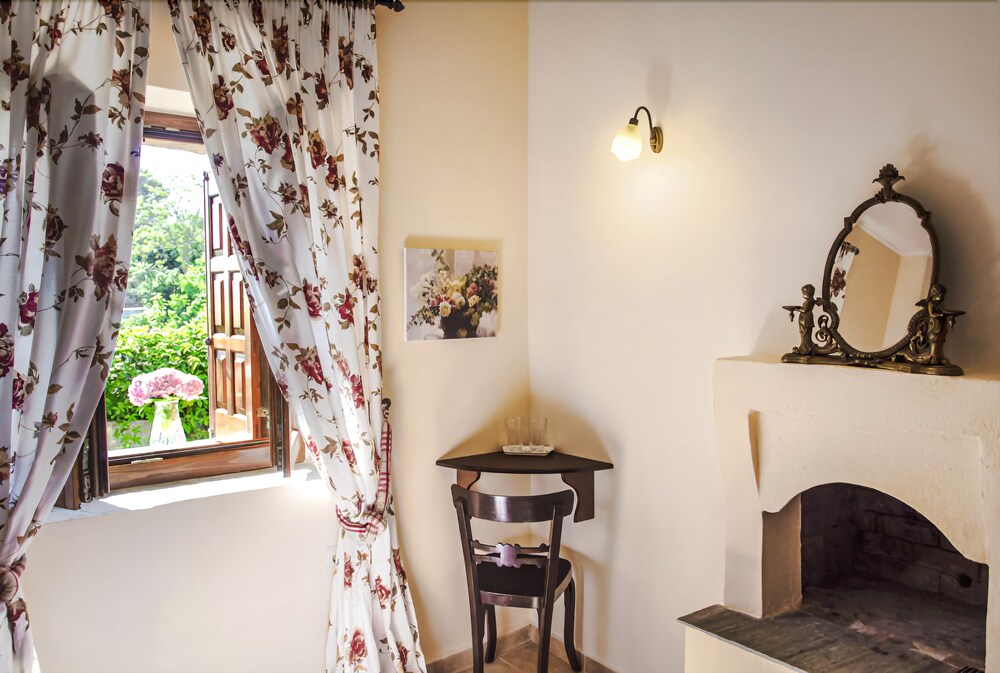 Country Hotel Triantafillies