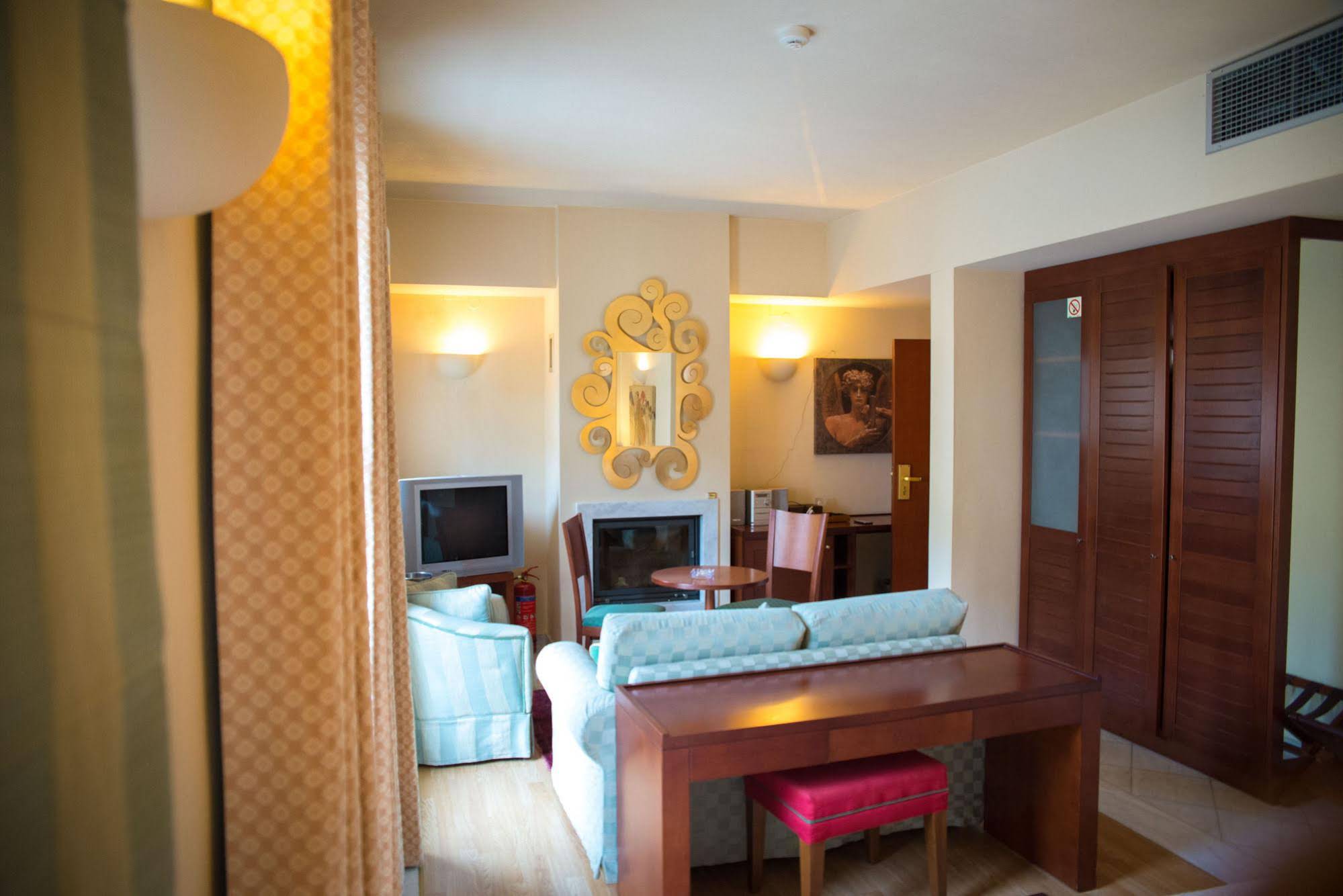 Maritsa's Hotel & Suites