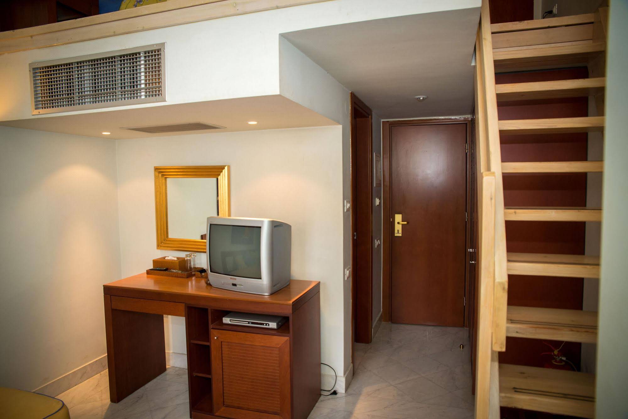 Maritsa's Hotel & Suites