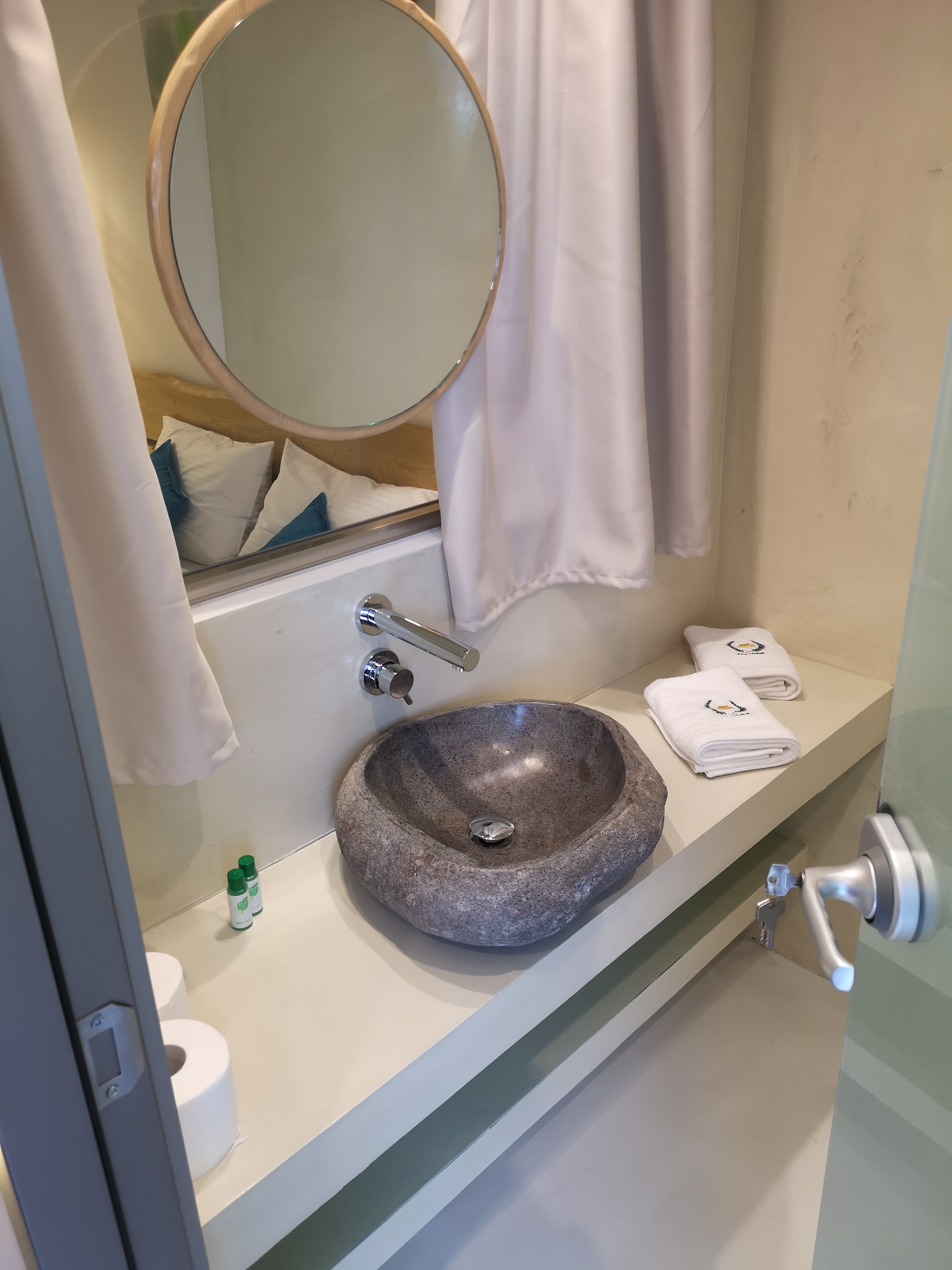 Alia Luxury Suites & Spa Beachfront Hotel