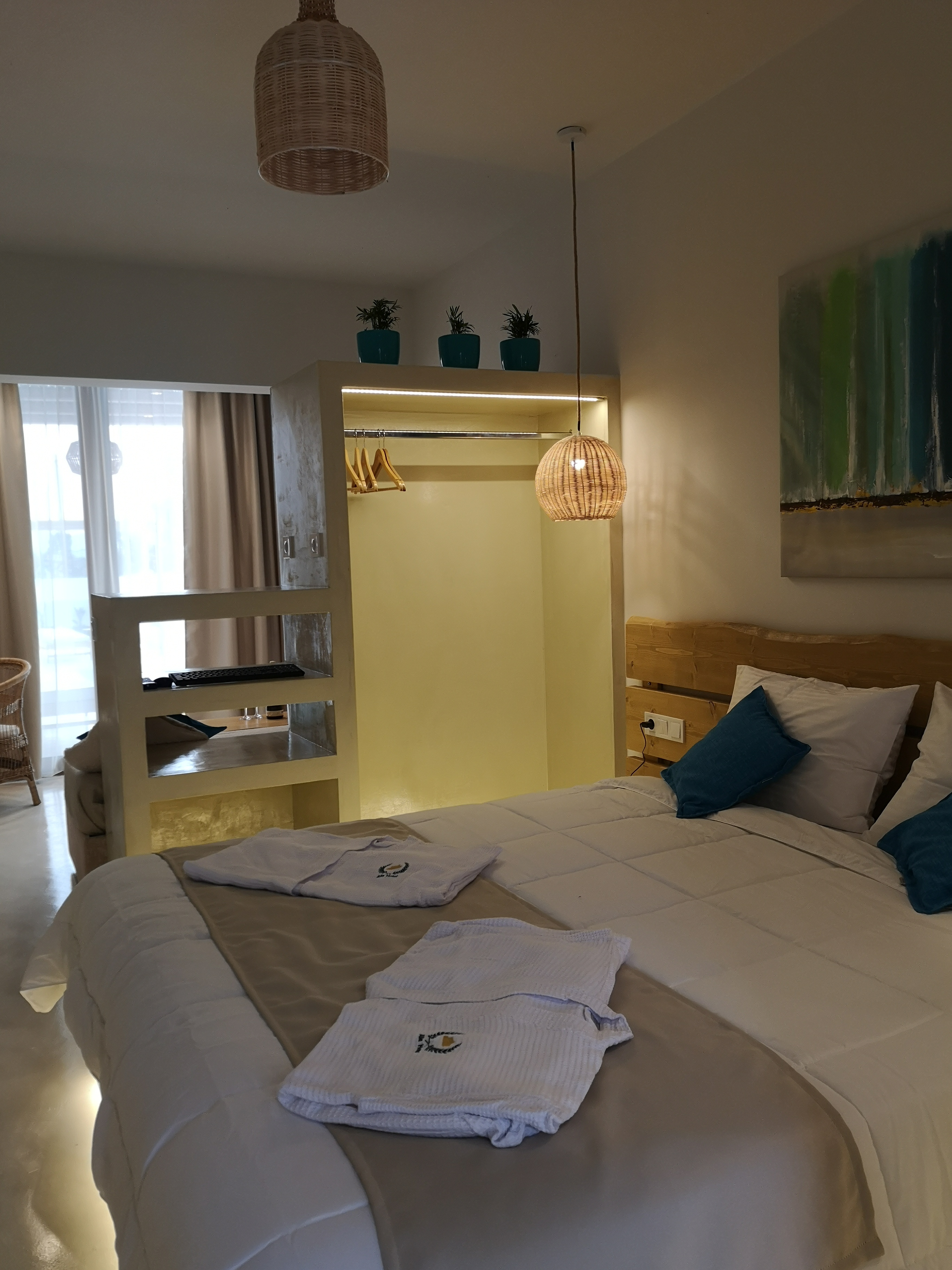 Alia Luxury Suites & Spa Beachfront Hotel
