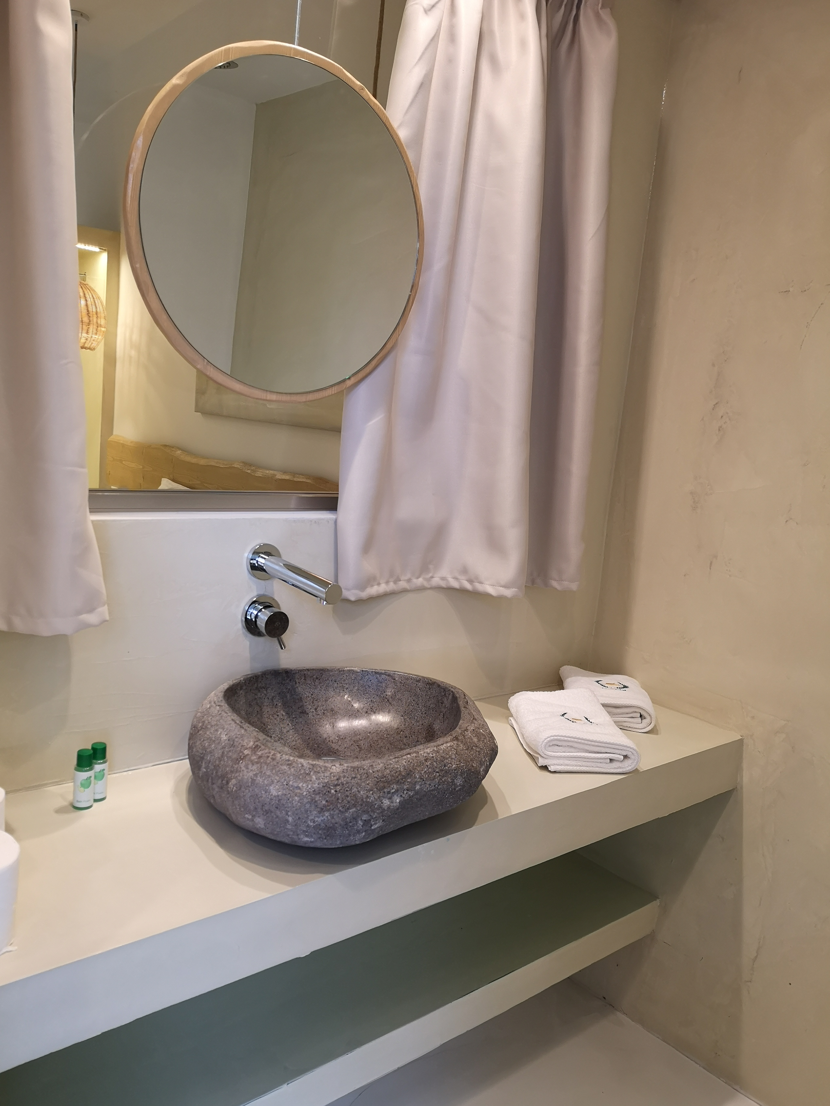 Alia Luxury Suites & Spa Beachfront Hotel