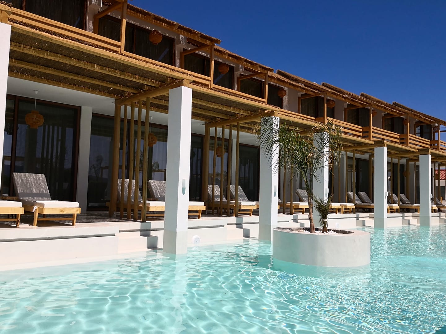 Alia Luxury Suites & Spa Beachfront Hotel