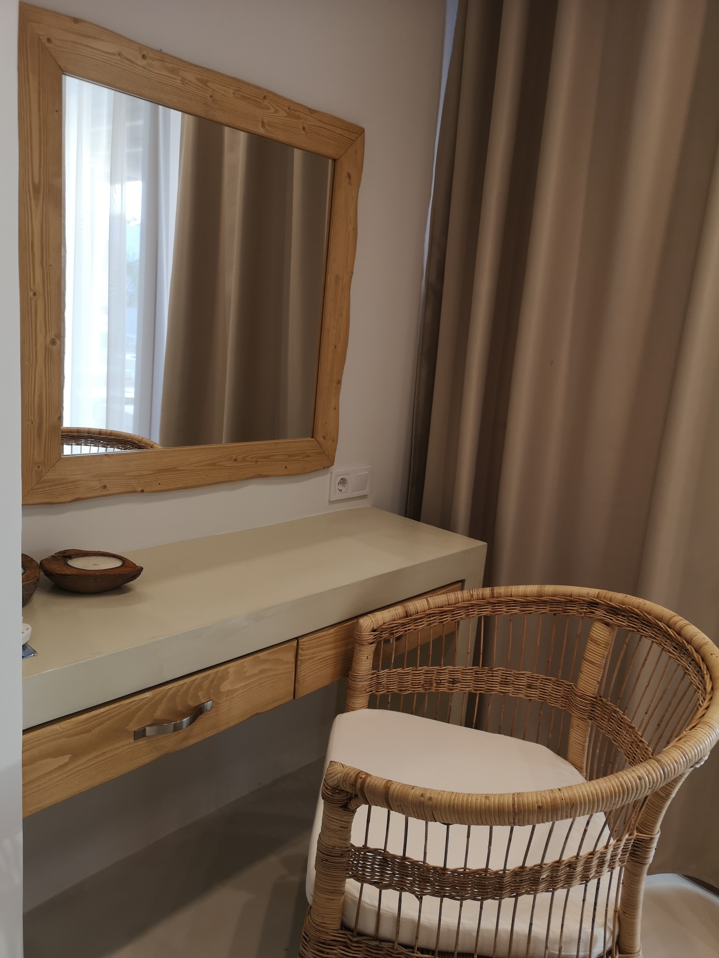 Alia Luxury Suites & Spa Beachfront Hotel