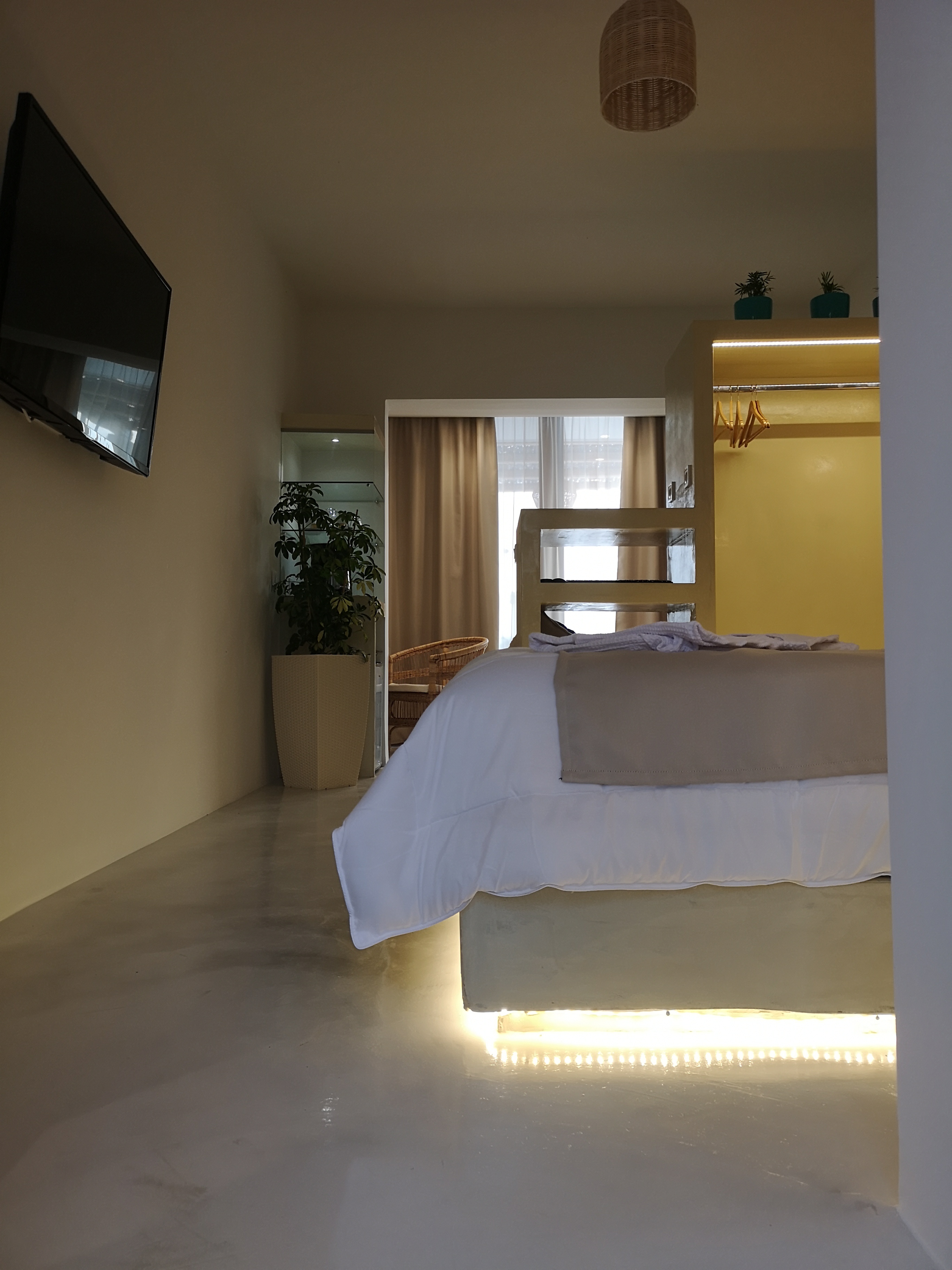 Alia Luxury Suites & Spa Beachfront Hotel