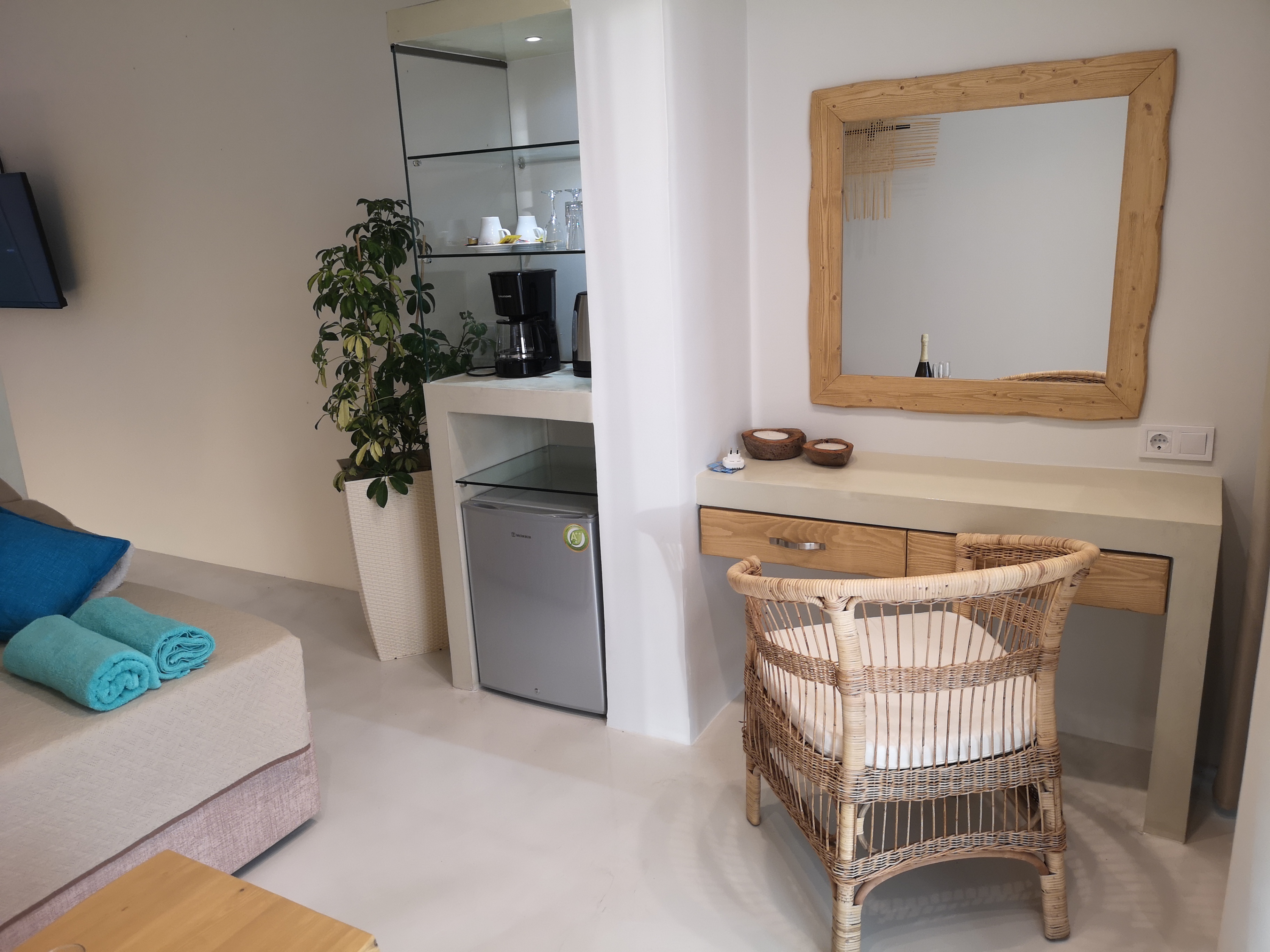 Alia Luxury Suites & Spa Beachfront Hotel