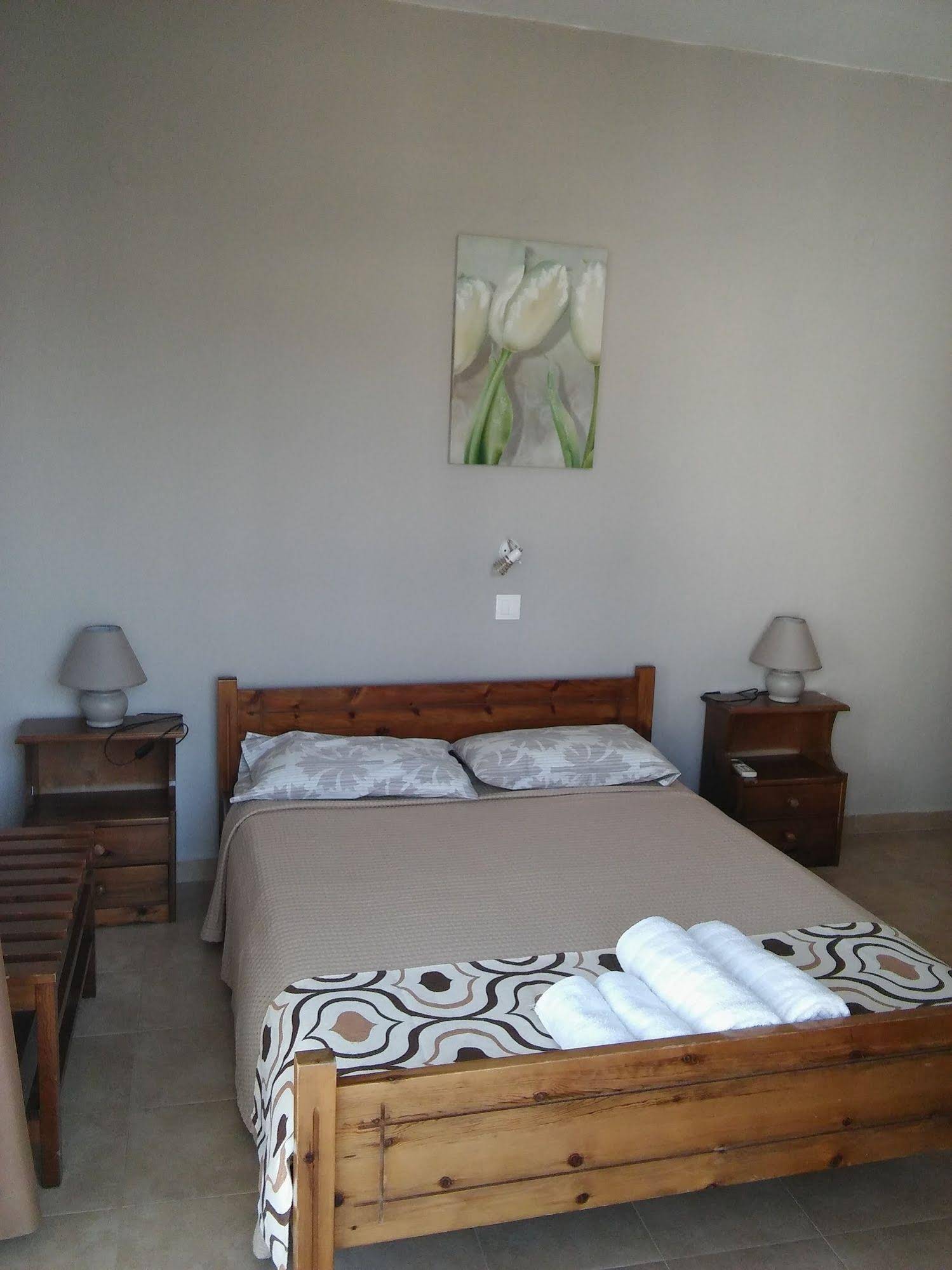 Maria Studios And Apartments