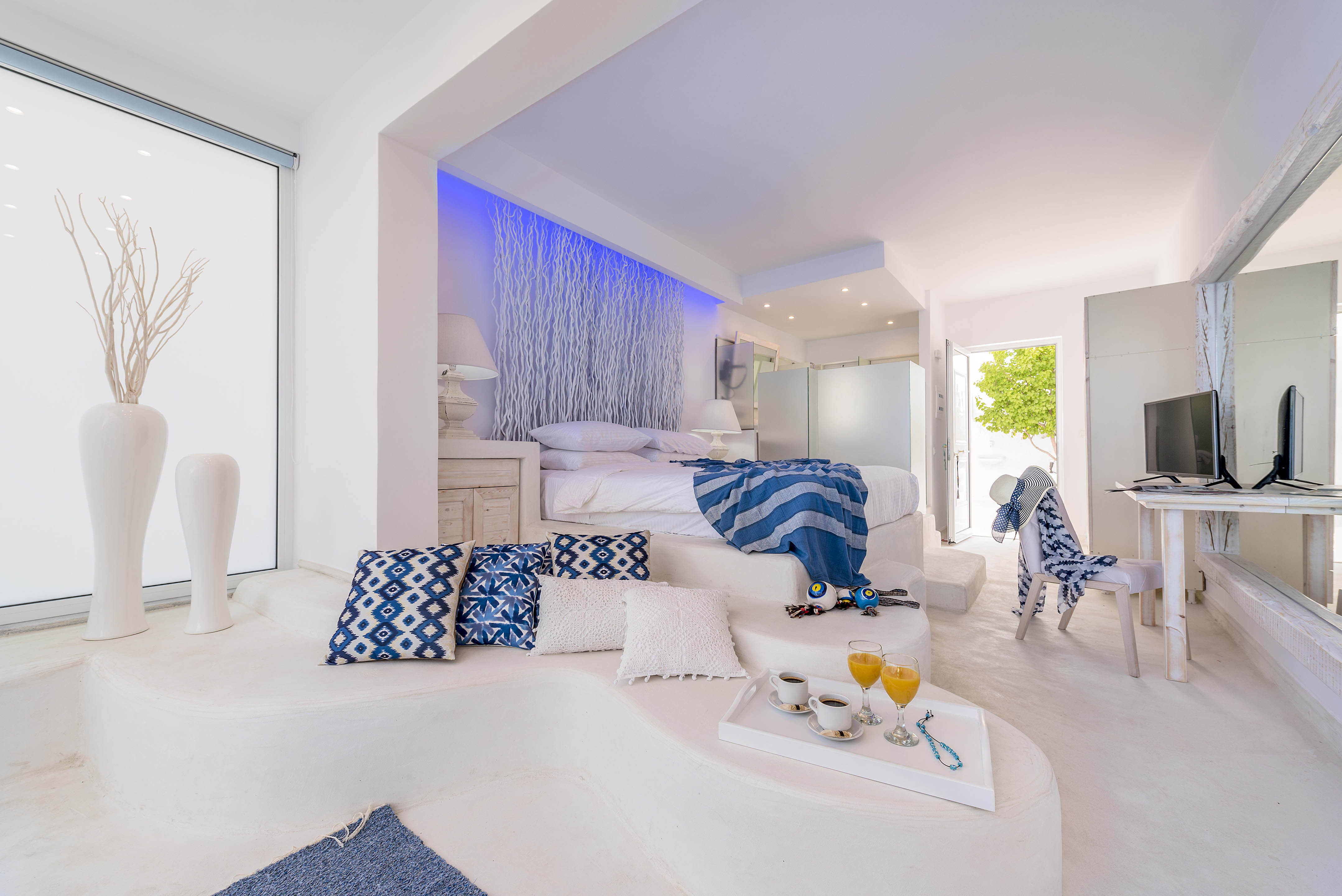 Kouros Home