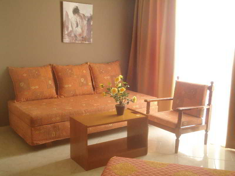 Lyristis Hotel Studios and Apartments