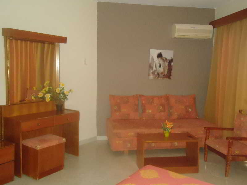 Lyristis Hotel Studios and Apartments