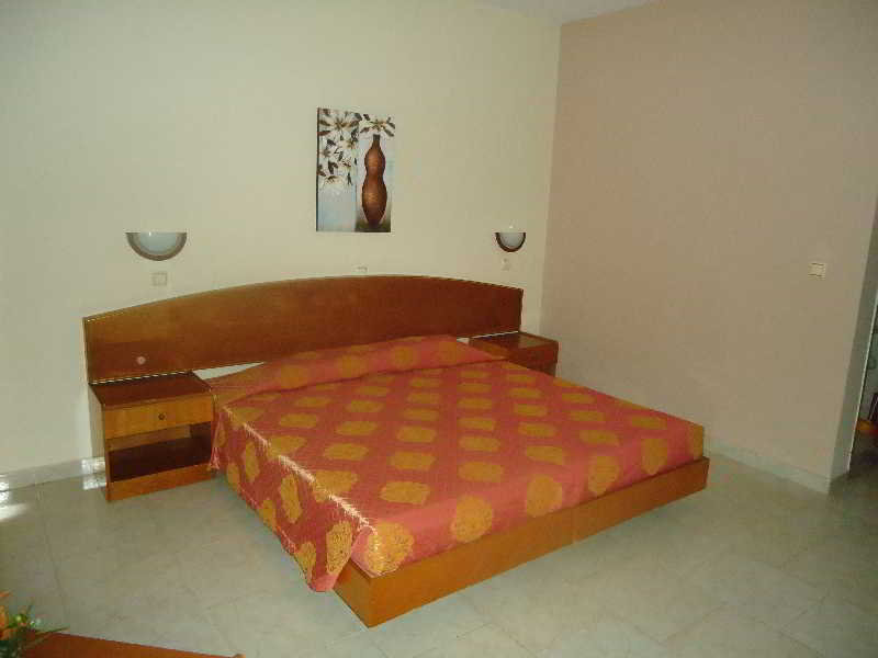 Lyristis Hotel Studios and Apartments