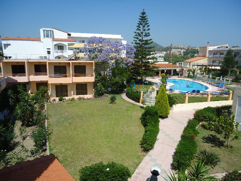Lyristis Hotel Studios and Apartments