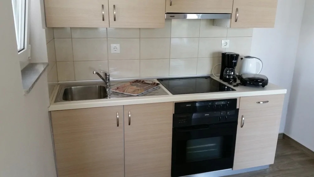 Ria's Deluxe Apartments