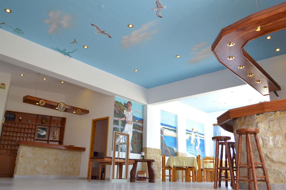 Summer Breeze Hotel