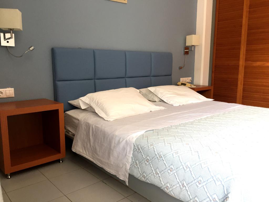 Caravel Apartment Hotel