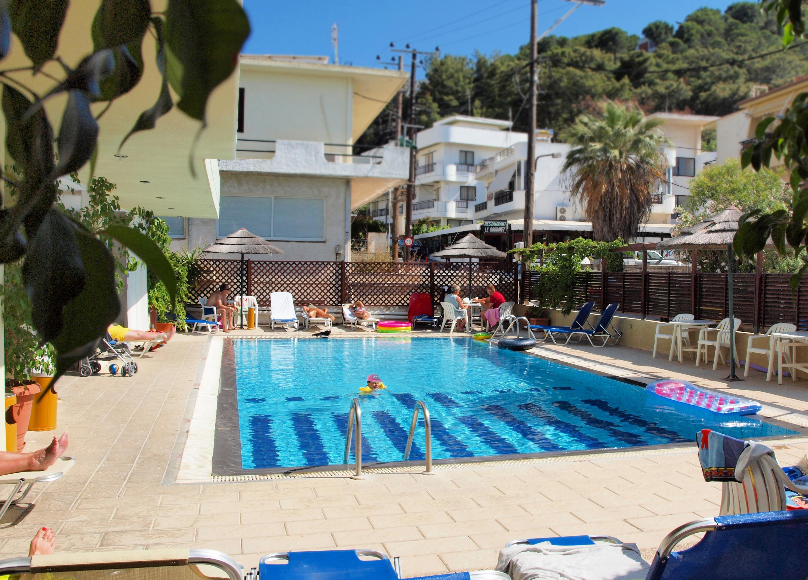 Caravel Apartment Hotel