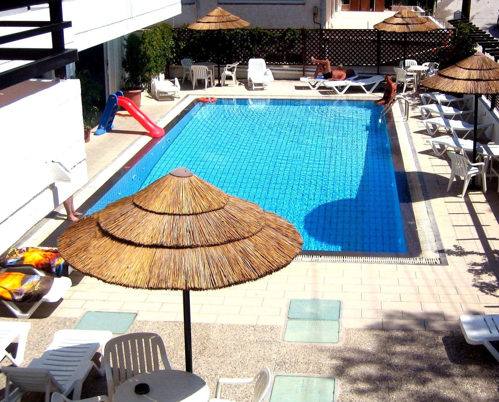 Caravel Apartment Hotel