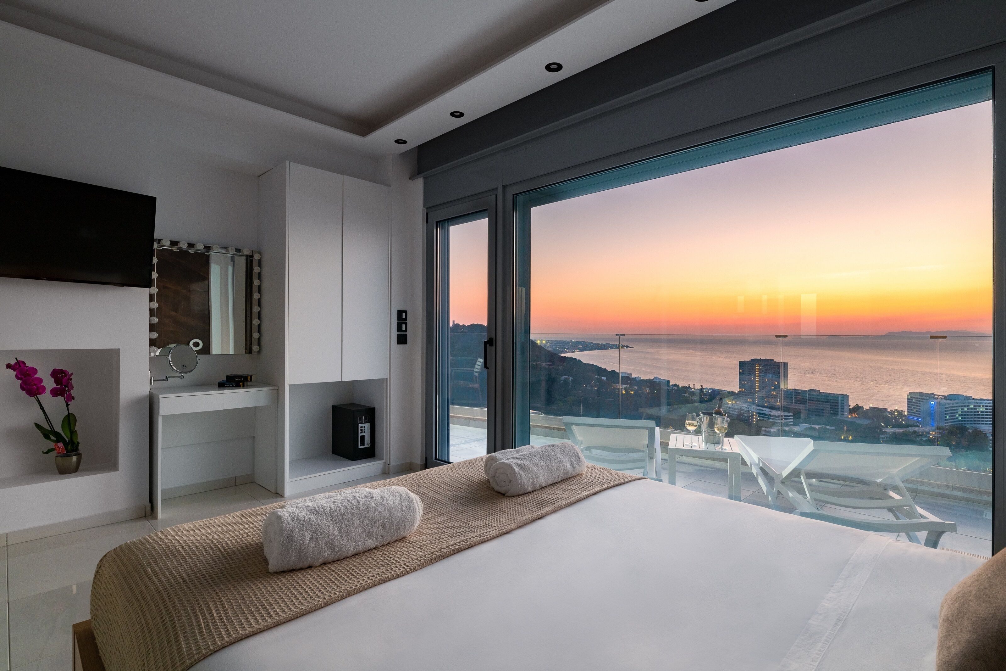 Rhodes SkyLine Suites