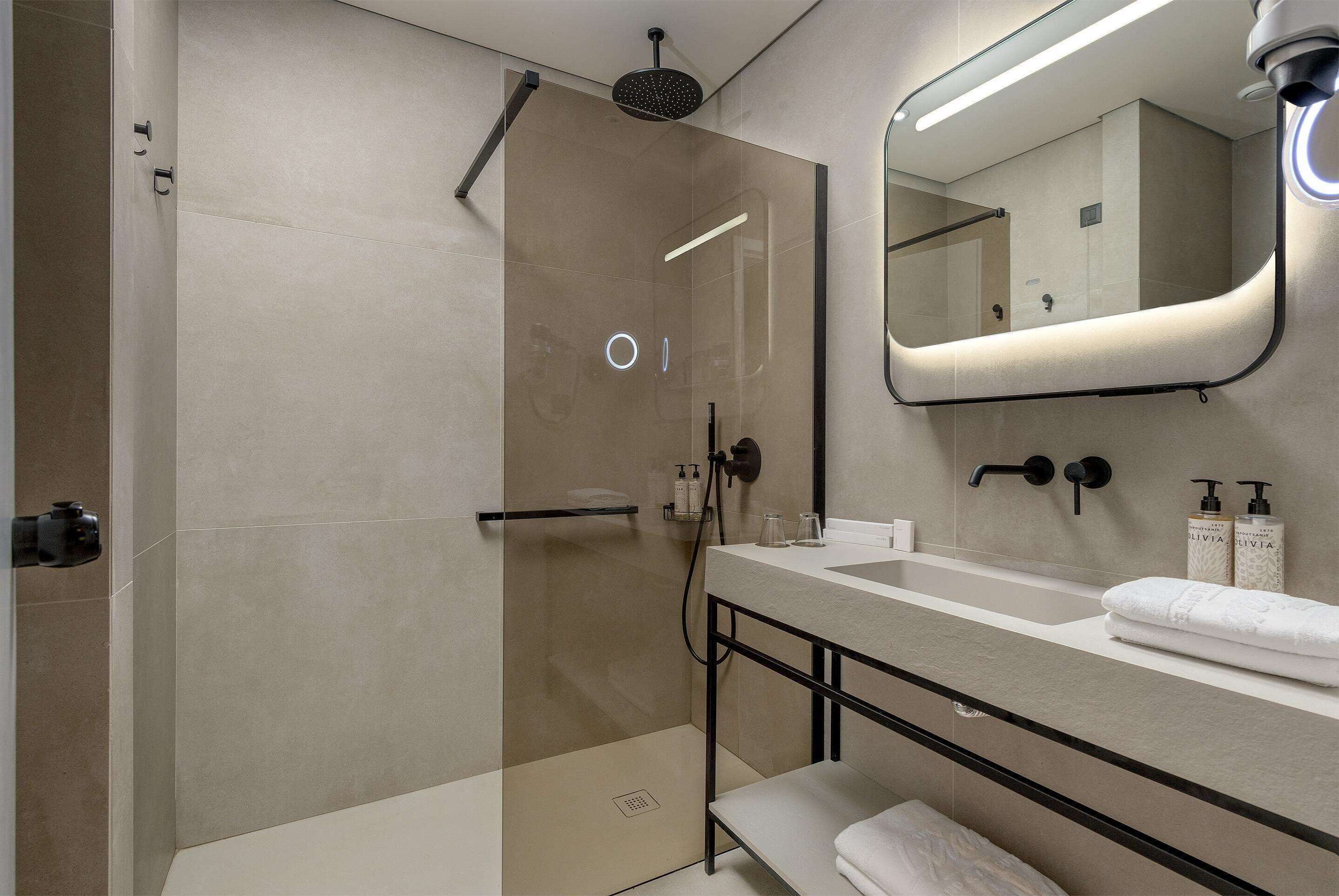 The Ixian Grand & All Suites