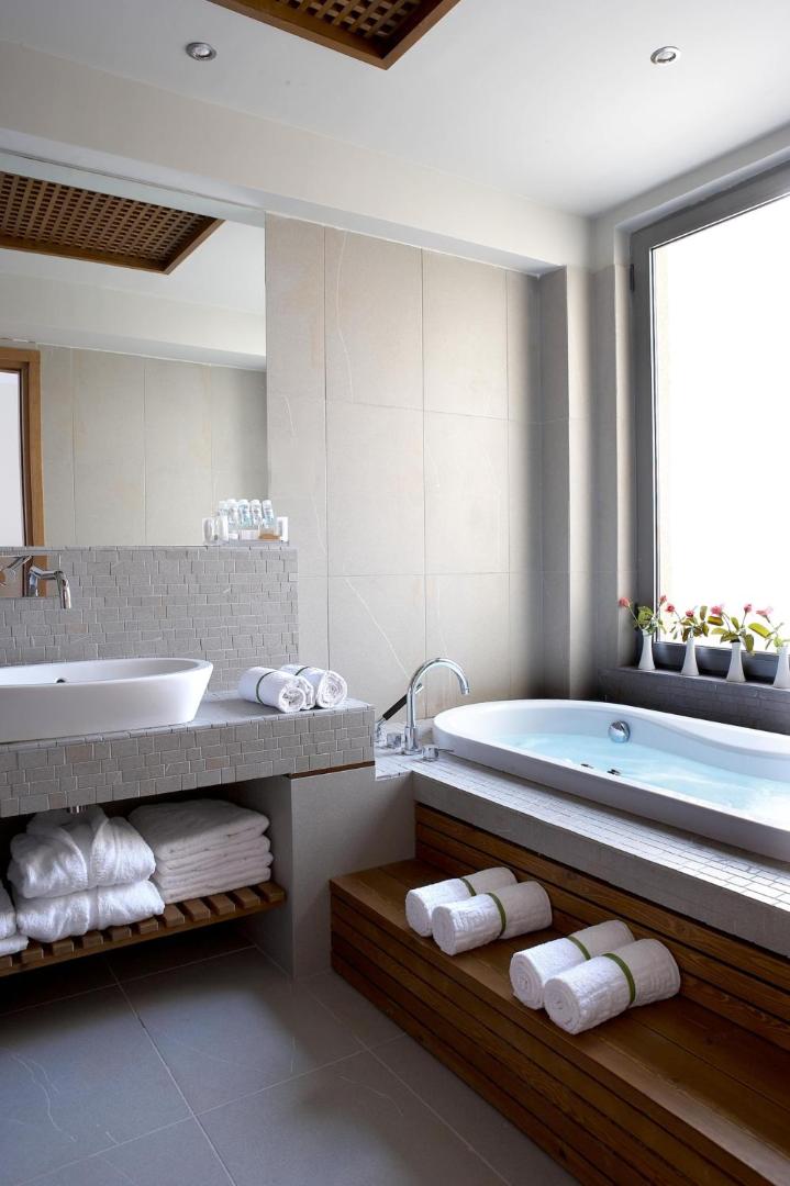 The Ixian Grand & All Suites