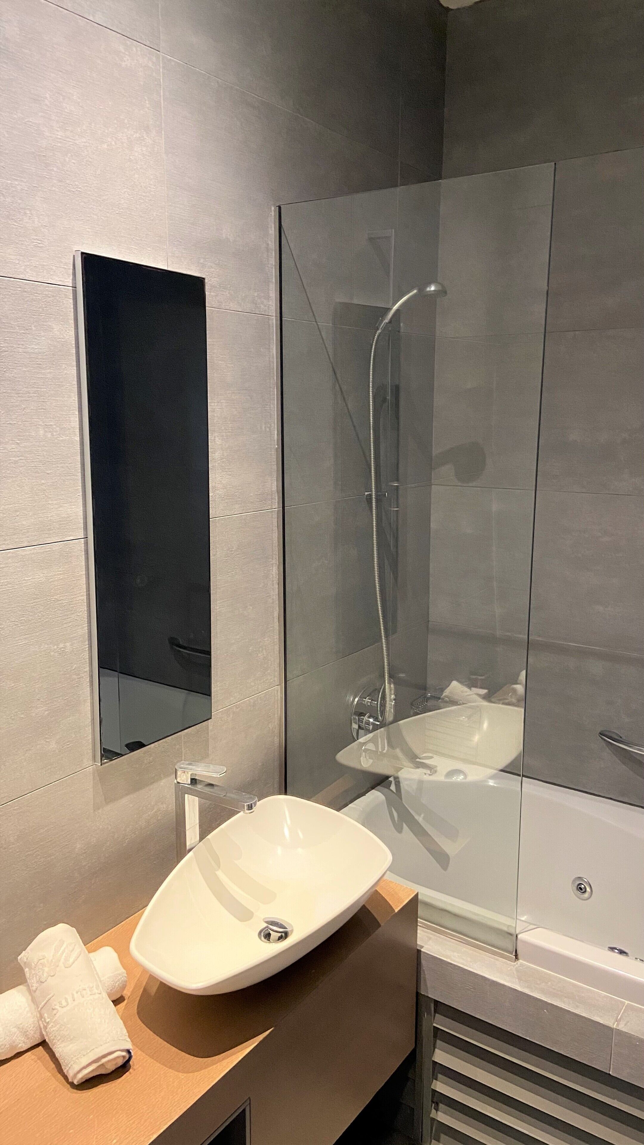The Ixian Grand & All Suites