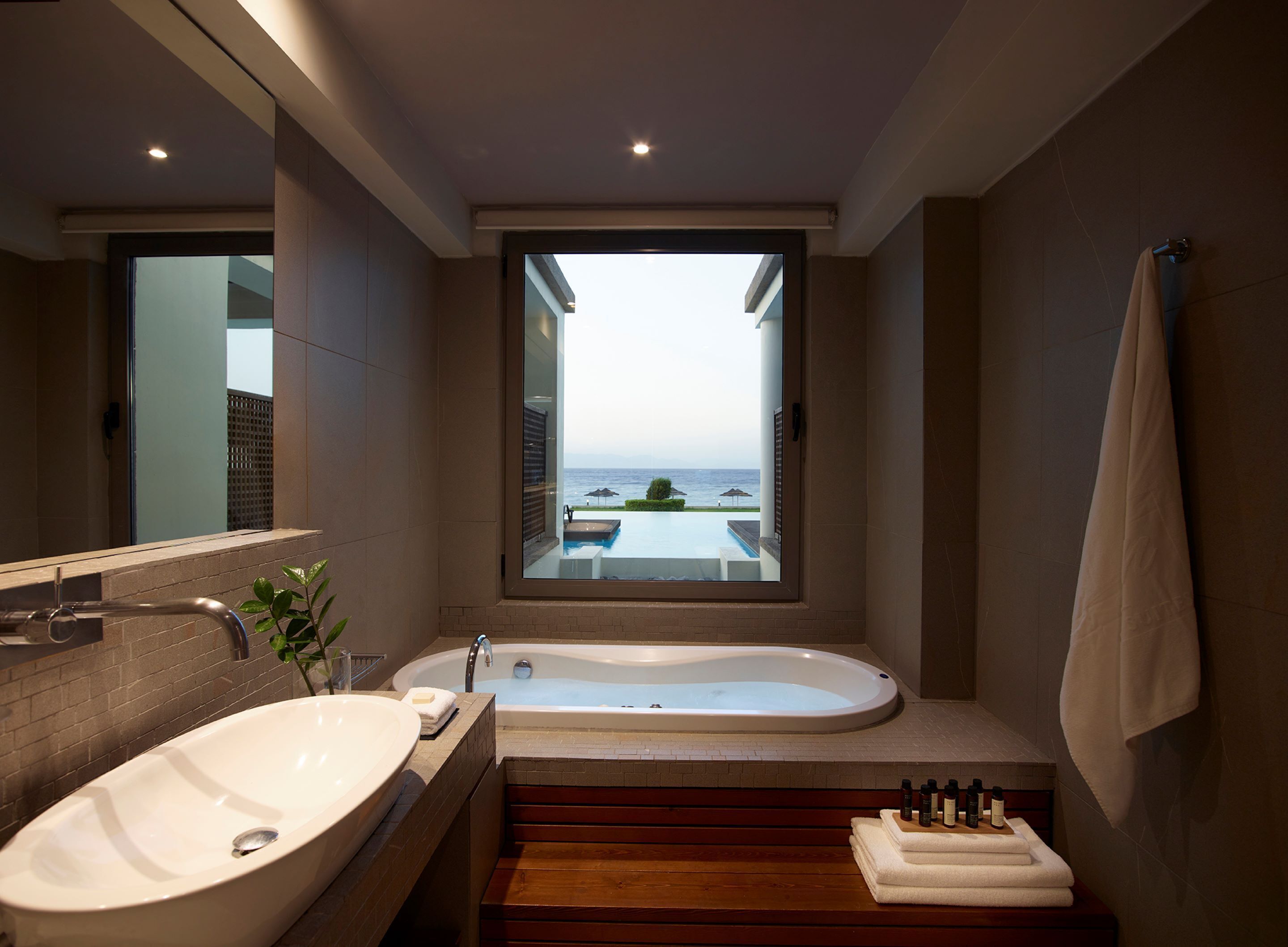 The Ixian Grand & All Suites