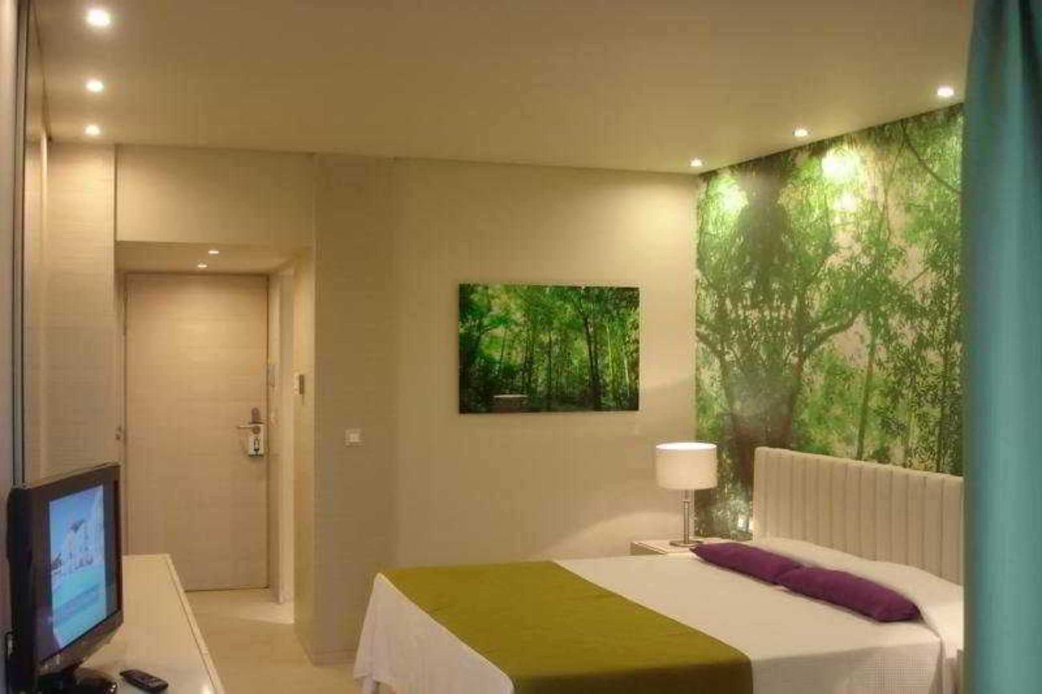 Eden Roc Resort Hotel