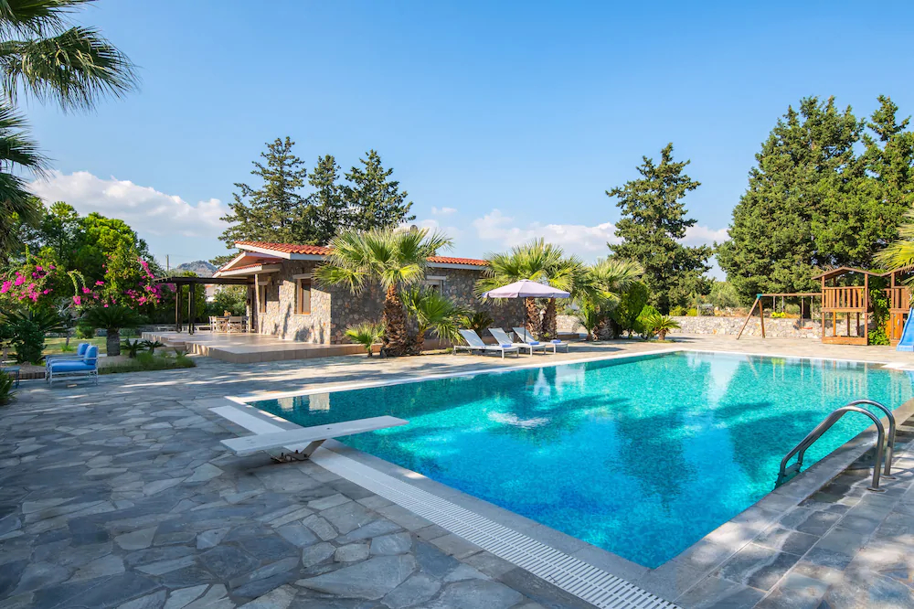 Madia Villa