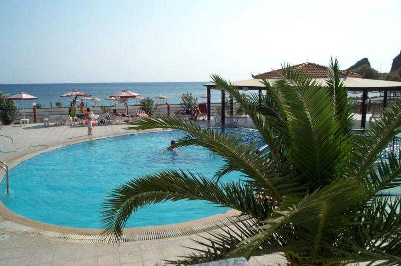 Kamari Plus Hotels