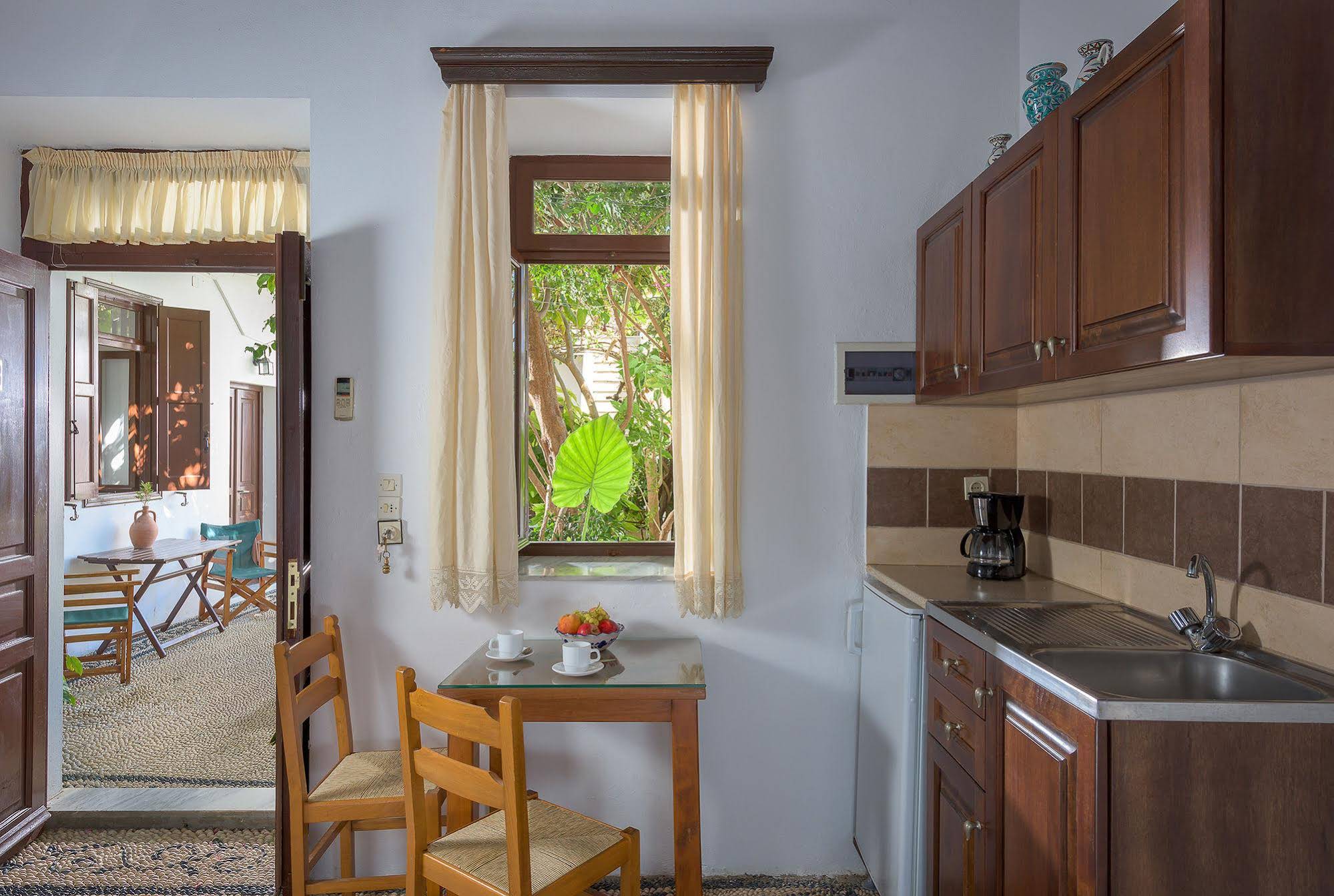 Erato Apartments