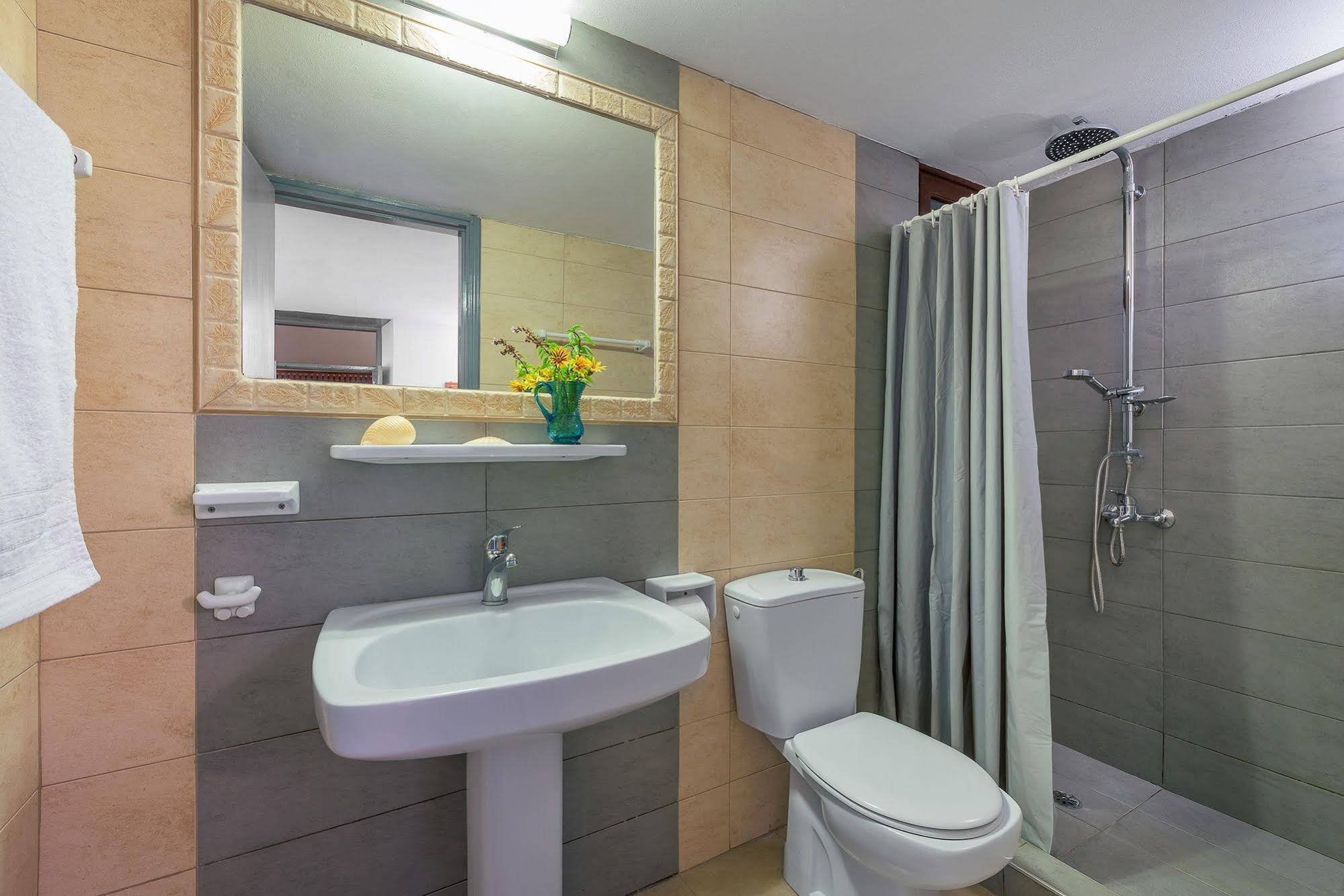 Erato Apartments