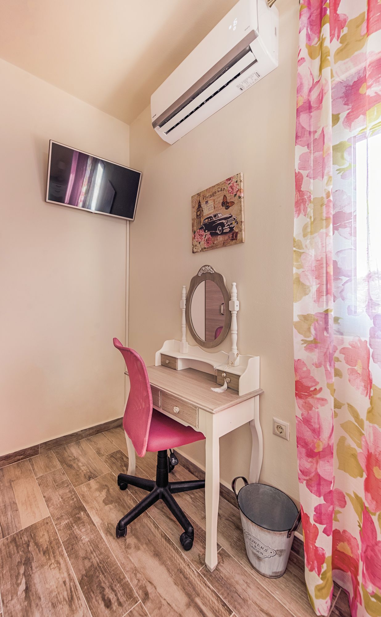 Luxury Retro Villas