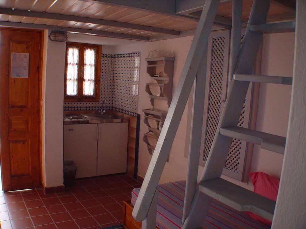 Maris Lindos Suites & Apartments