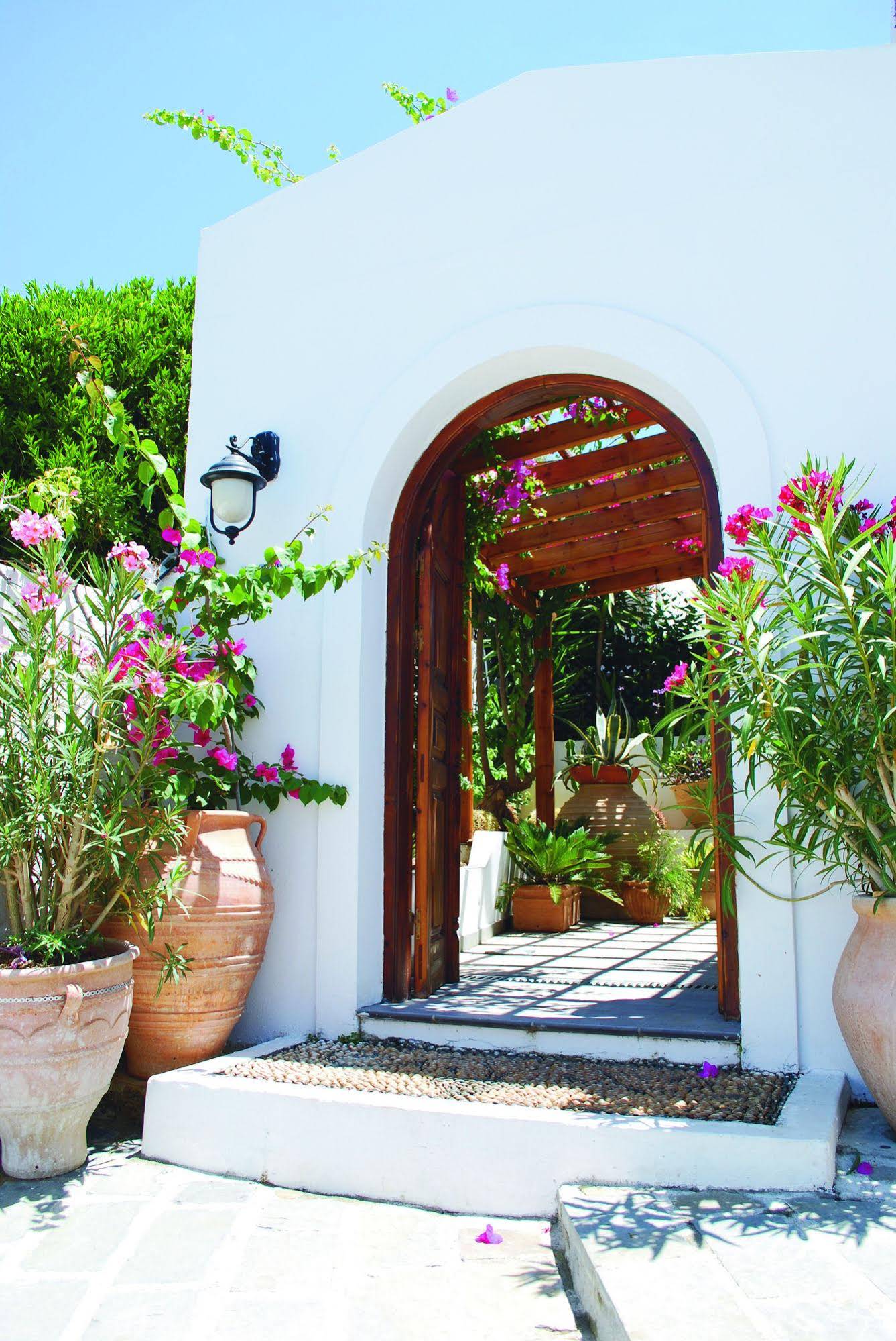 Maris Lindos Suites & Apartments