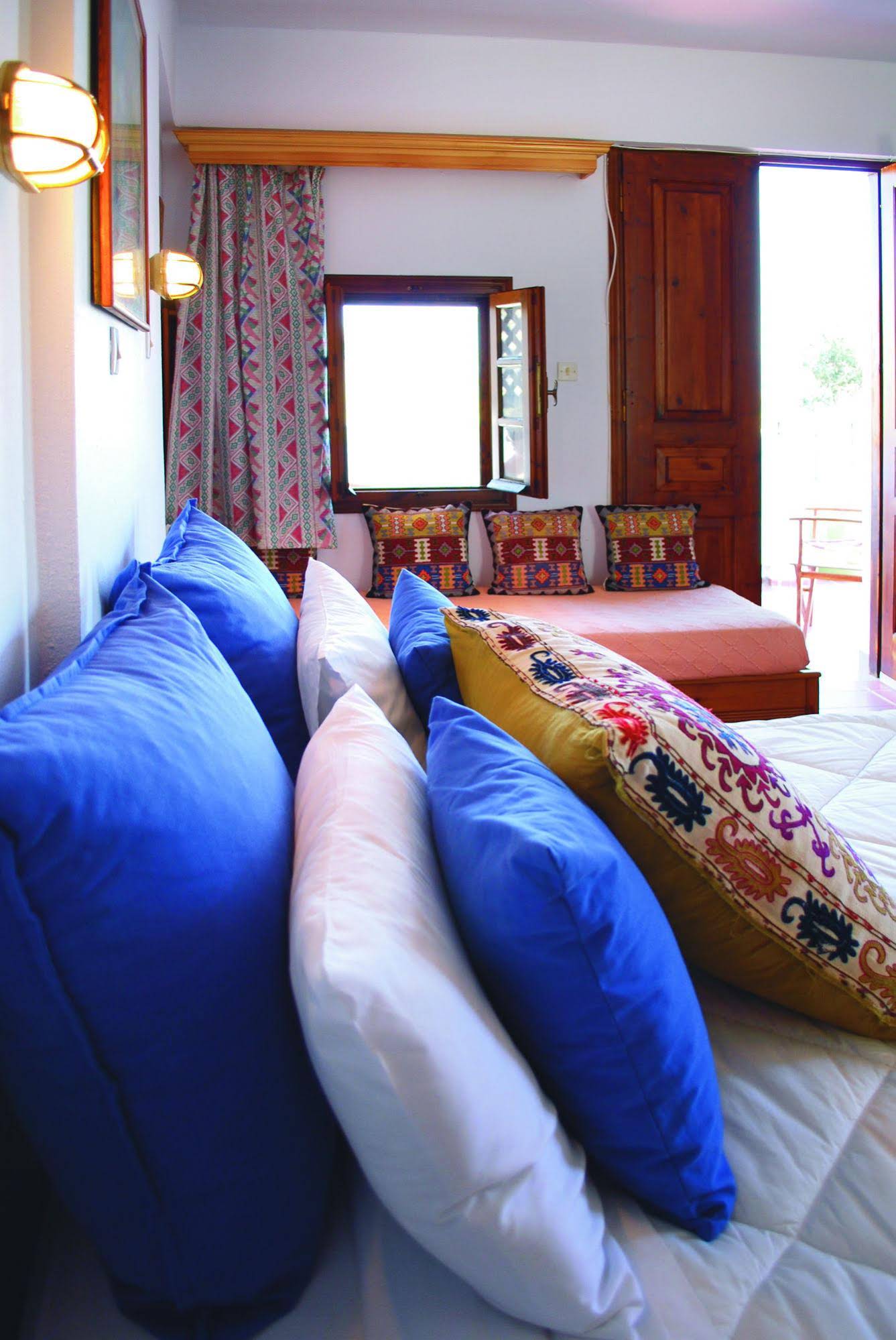 Maris Lindos Suites & Apartments