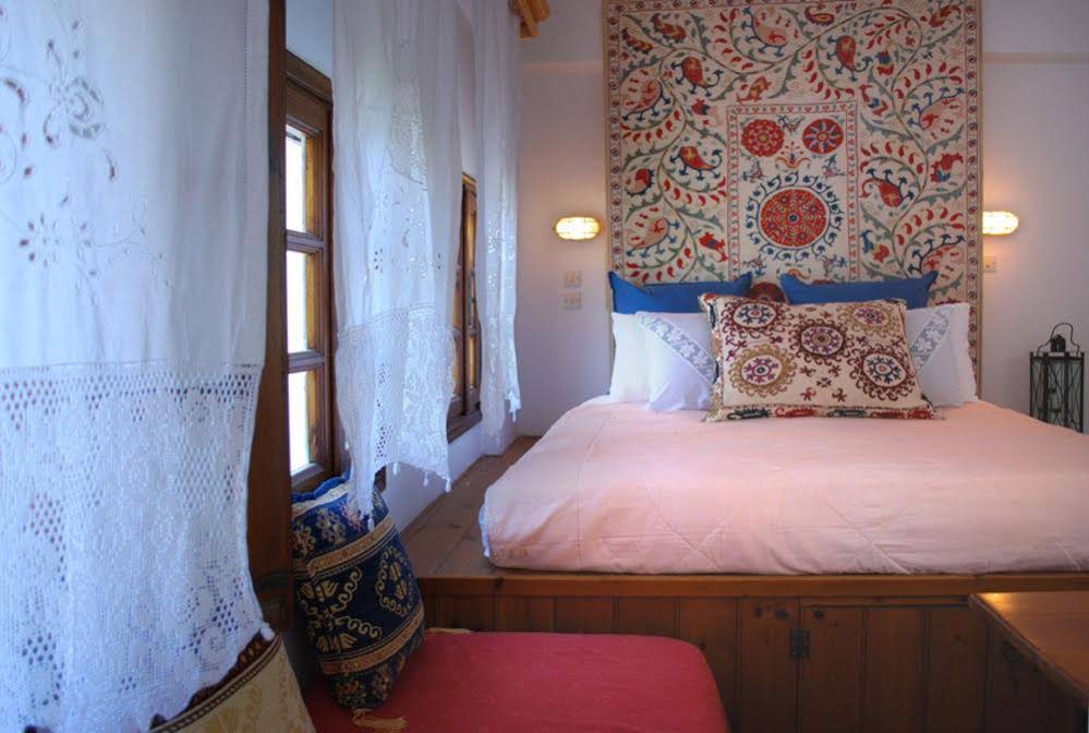 Maris Lindos Suites & Apartments