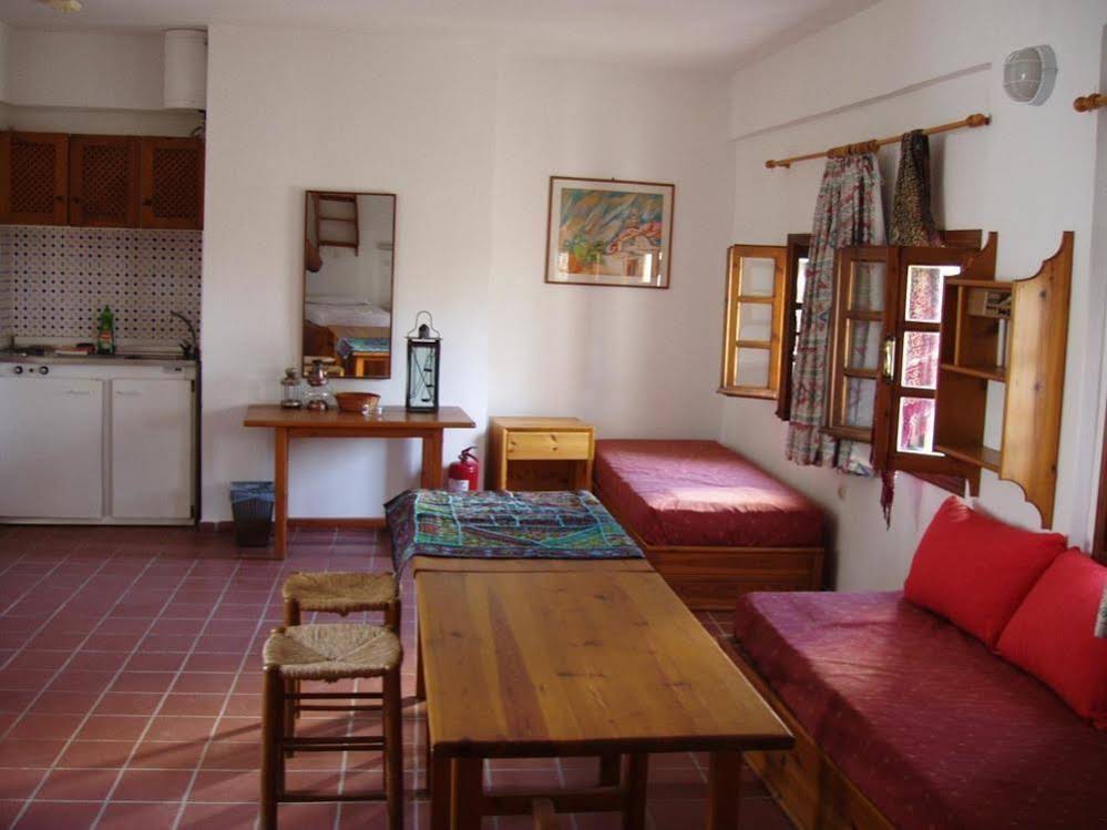 Maris Lindos Suites & Apartments