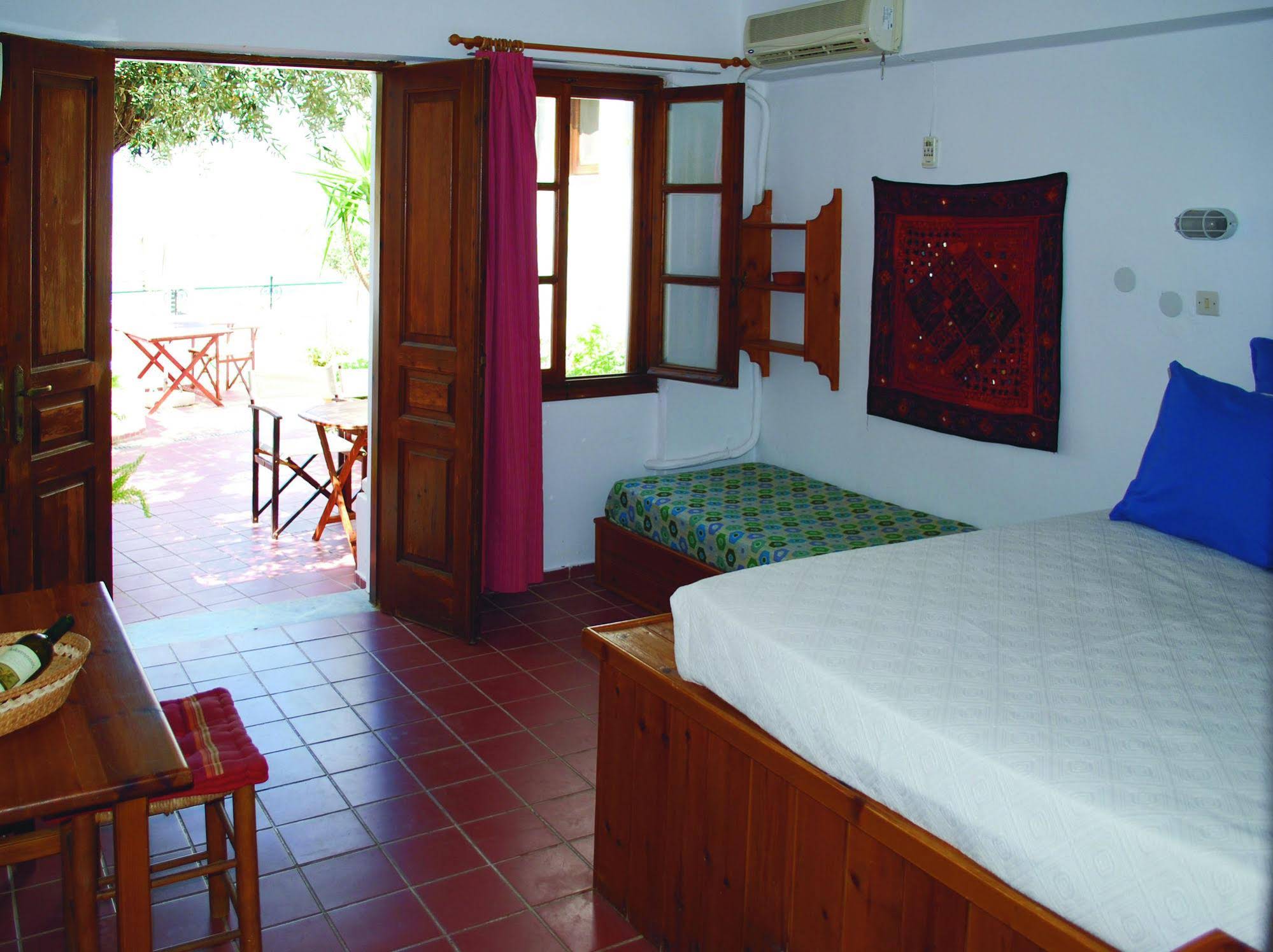 Maris Lindos Suites & Apartments