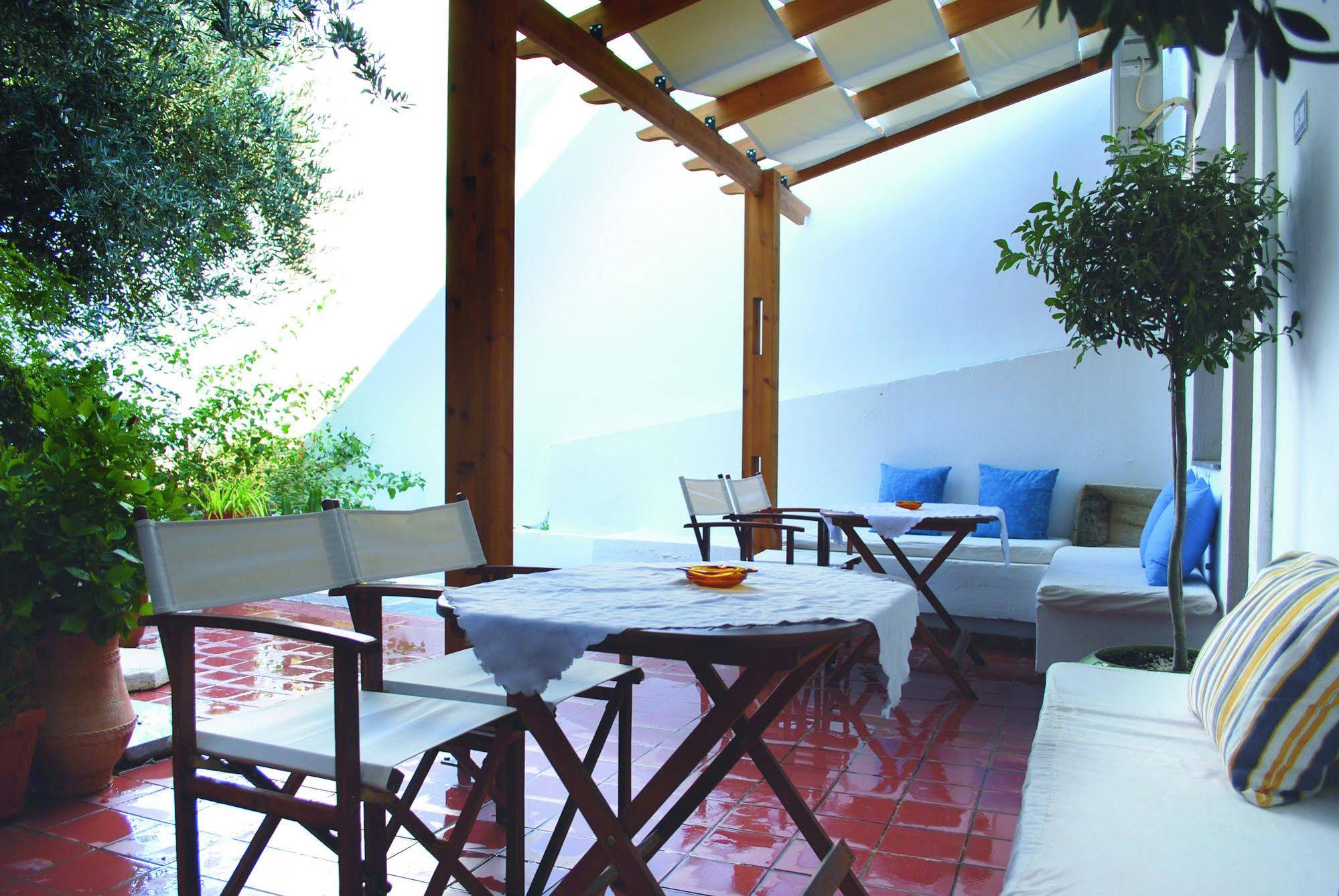Maris Lindos Suites & Apartments